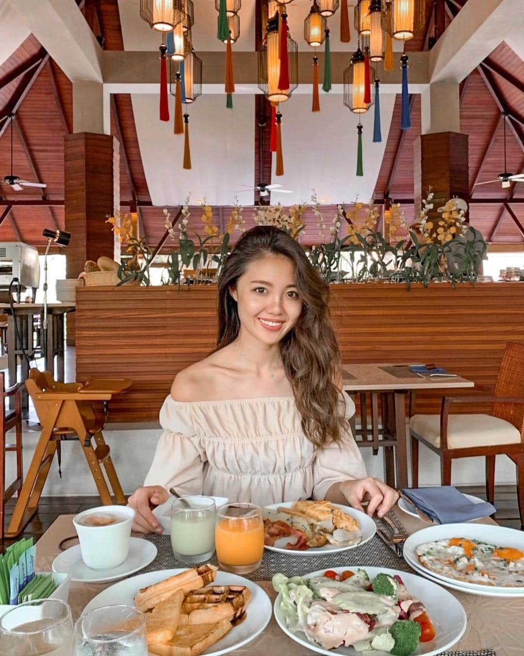 佐藤マクニッシュ怜子さんのインスタグラム写真 - (佐藤マクニッシュ怜子Instagram)「breakfast in the forest 🌿 btw this is a photo of me before I get tanned, look forward to the upcoming photos for my tanning progress👌🏼 ‘ こっちに来るとタイ人に間違えられタイ語で話しかけられます。 #thailand #phuket #businesstrip #modelling #waterfallvilla #thankyou @villazolitude #villazolitude #tropicalbliss」3月15日 18時56分 - reikoofficial