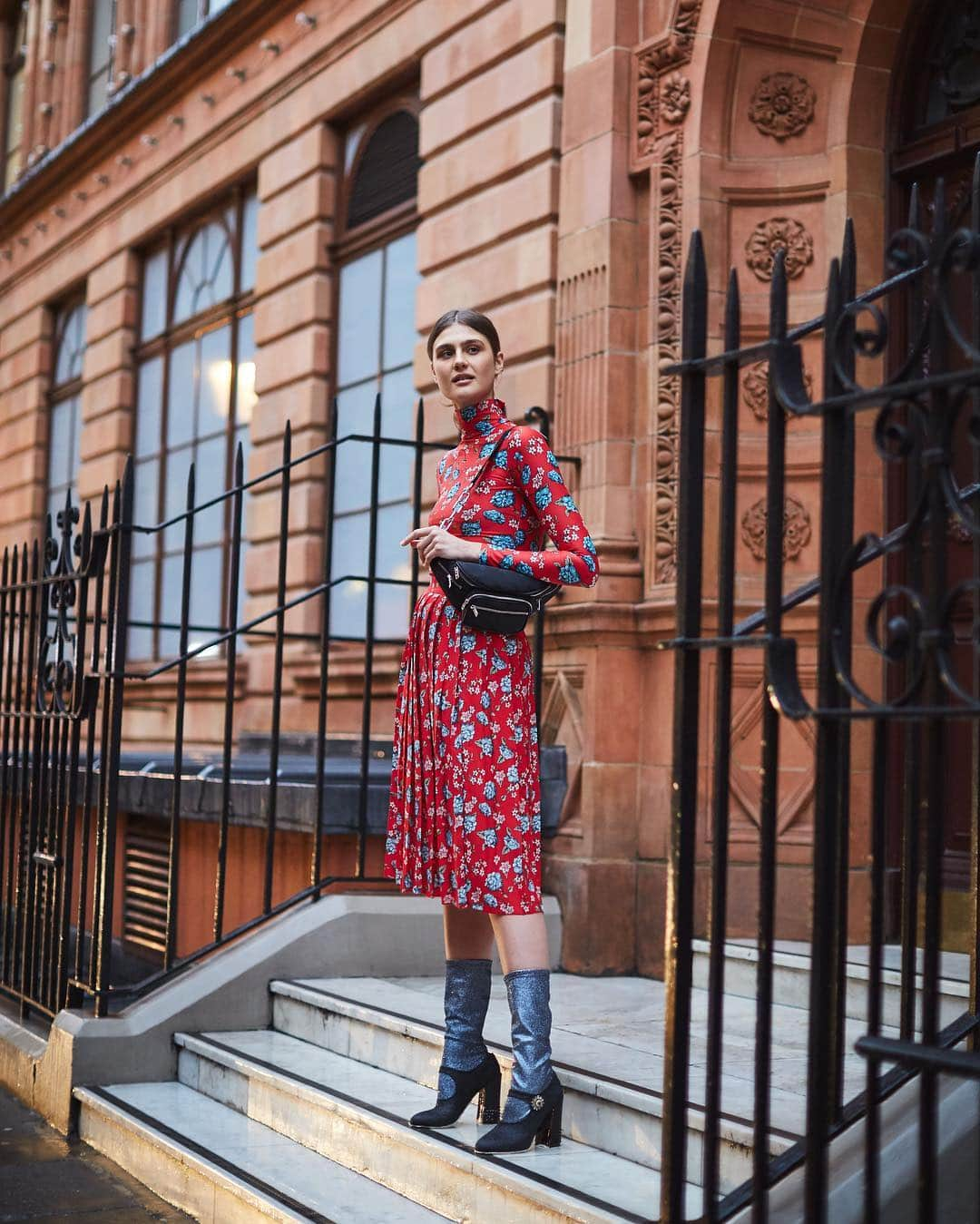 Harrodsさんのインスタグラム写真 - (HarrodsInstagram)「Florals for spring? Break new ground with a street-style ready belt bag and trompe l'oeil booties. #Harrods #HarrodsFashion」3月15日 18時58分 - harrods