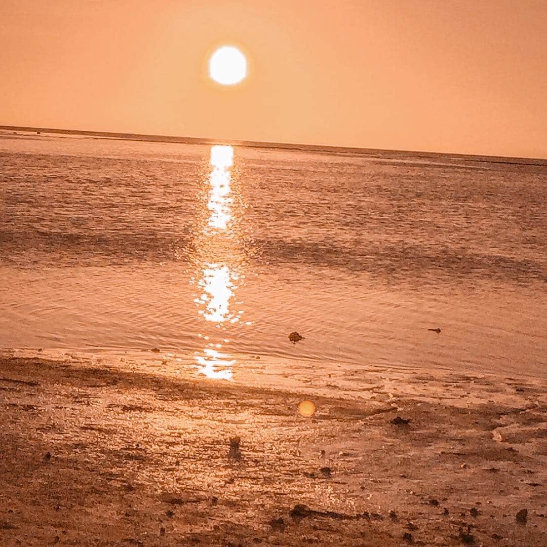 のインスタグラム：「The sky is full of reds and oranges 🍊 #sunset #memories #beautiful #tumon」
