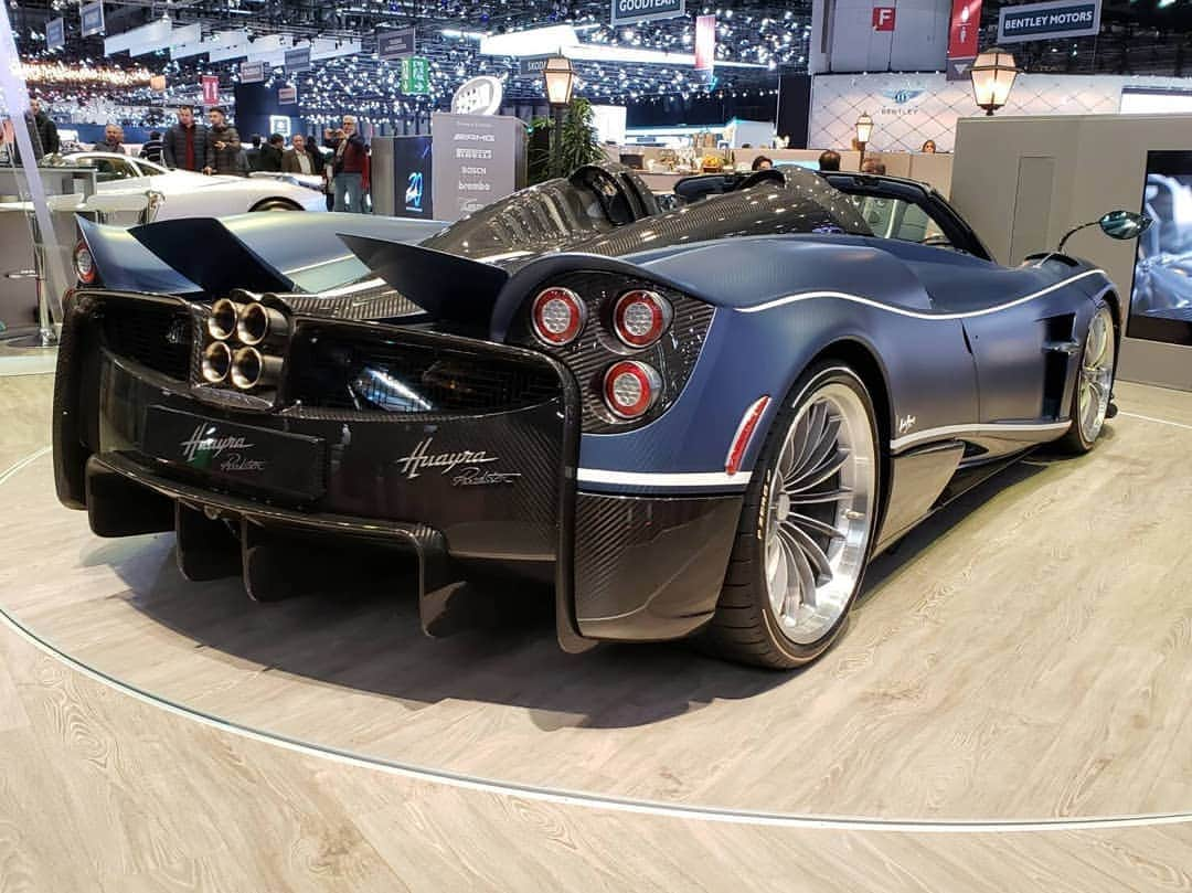 前澤友作さんのインスタグラム写真 - (前澤友作Instagram)「PAGANI Huayra Roadster パガーニ ウアイラ ロードスター 「走る超高級芸術アート」全てのパーツの一つ、一つが芸術作品に見えてしまうほど美しい作りに見惚れてしまう。しかし、コクピットに収まると、一気にレーシングドライバーの血を騒がせる世界観もある。この車の魅力も半端じゃない。まさにオラチオ・パガーニのDNAが注ぎ込まれた一台。 横溝  PAGANI Huayra Roadster So-called the “running super high end art”, each parts glows so beautifully that they almost look like art pieces. But once I’m in cockpit, my racing driver spirit tingles with excitement. This vehicle is out of this world. Horacio Pagani must have poured his DNA into it. By Naoki Yokomizo  #mzsupercar #genevamotorshow #geneva2019 #GIMS #GimsSwiss #GIMS2019 #GimsSwiss2019 #pagani #huayra #huayraroadster  #supercar #hypercar #ジュネーブモーターショー #パガーニ #ウアイラ #スーパーカー #ハイパーカー #yusakumaezawa #前澤友作」3月15日 19時06分 - mzsupercar