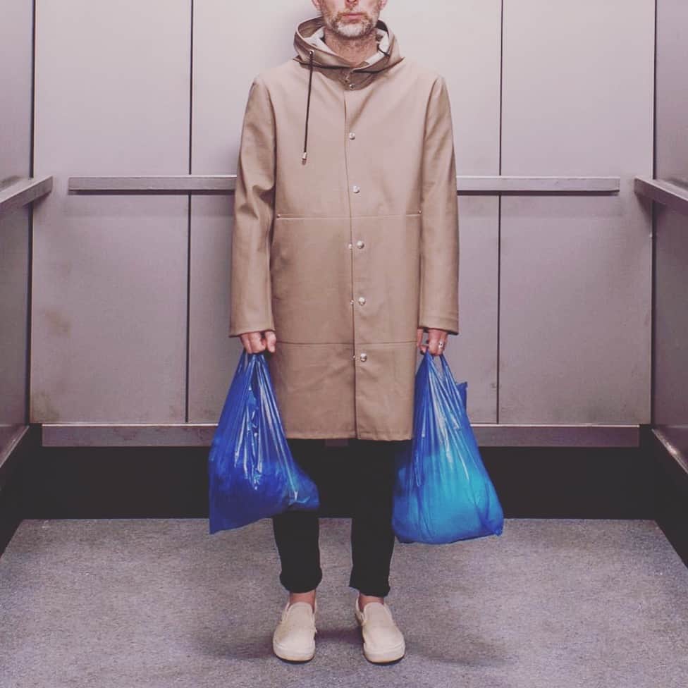 ウィザードのインスタグラム：「2019 Spring Summer Collection "HUMANOISE SYSTEM"  RADIOHEAD の楽曲『LIFT』から着想したコレクションは対比や閉塞感からの開放感などを独自の視点で表現しています。  2019 S/S COLLECTION ”HUMANOISE SYSTEM”  Through the song “LIFT” by Radiohead, can feel some contrast, against and some feeling from close to open. This is all about our collection. Asymmetry, docking, ventilation, graphic and print will provide you the imagination.  #wizzard_fac #wizzard #fashion #tokyofashion  #streetfashion  #fashionphoto  #streetwearbrand  #streetwearaddicted #19ss #radiohead」