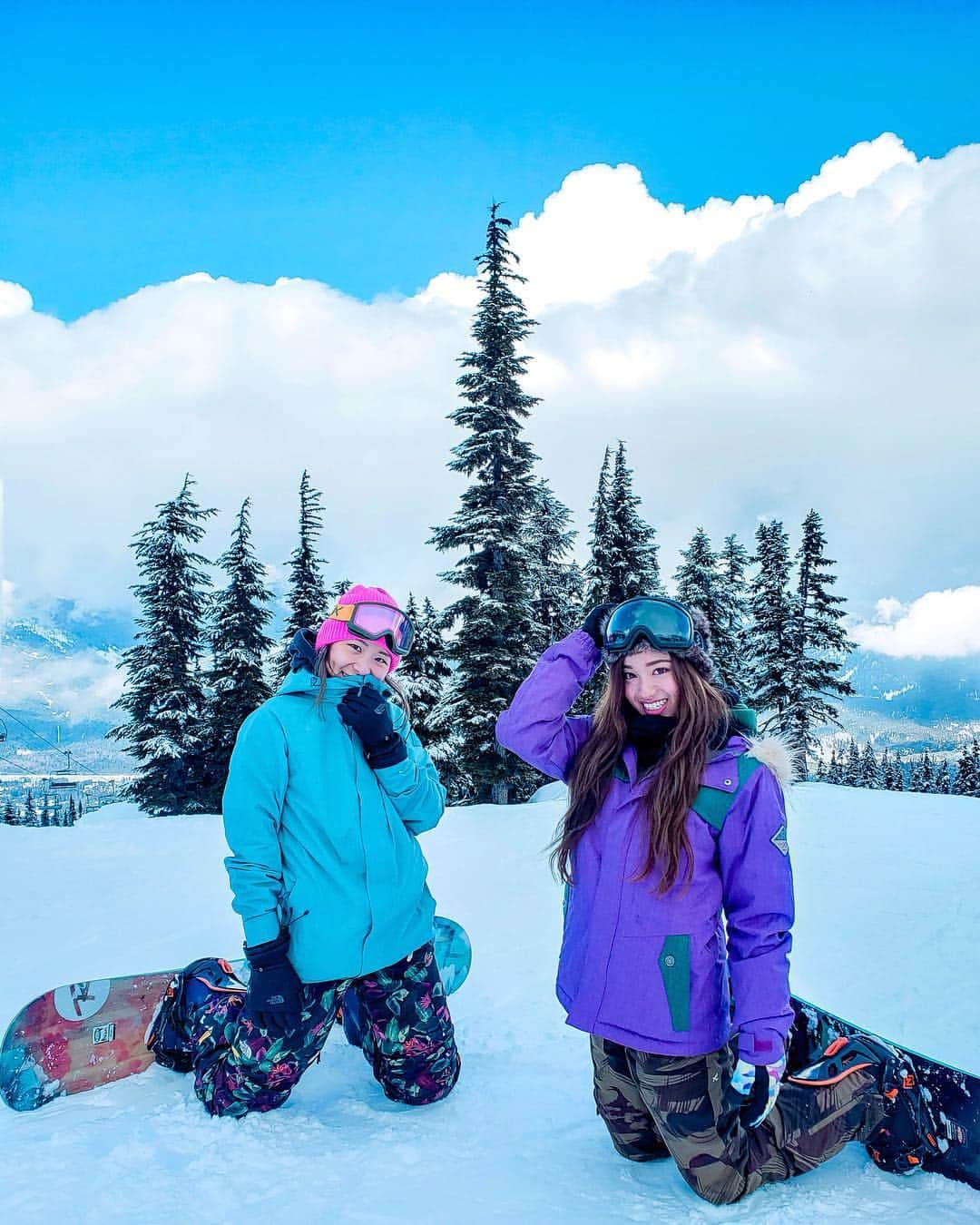 羽石杏奈さんのインスタグラム写真 - (羽石杏奈Instagram)「we used to be roomies, and now we are travel buddies👯‍♀️🌏 . 今シーズンあと何回スノボいけるかな〜🏂 そろそろサーフィンもしたいな〜🏄‍♀️ . photo in #canada #whistler #whistlerblackcomb #mountain #vancouver #snowboarding #snowboardinggirl #girlsjustwannahavefun #sharingiscaring #hadsomuchfun #laugh #カナダ #ウィスラー #スノーボード #loveyousis<3」3月15日 19時20分 - hawaiianna913