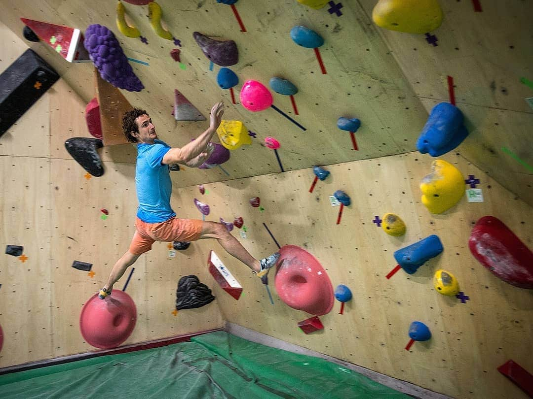 アダム・オンドラさんのインスタグラム写真 - (アダム・オンドラInstagram)「Some air time in @shina_rocky in Tokyo last week. In general, I might have thought that dynos would be bigger in japanese gyms, yet they were extremely tecnical and complex. Thanks @fujii_kokoro @possamyuji @tacata_tottori for a session that day in @shina_rocky! Pics by @bernardo_gimenez  @lasportivagram @blackdiamond @montura_official @mytendon @gardatrentino」3月15日 19時27分 - adam.ondra