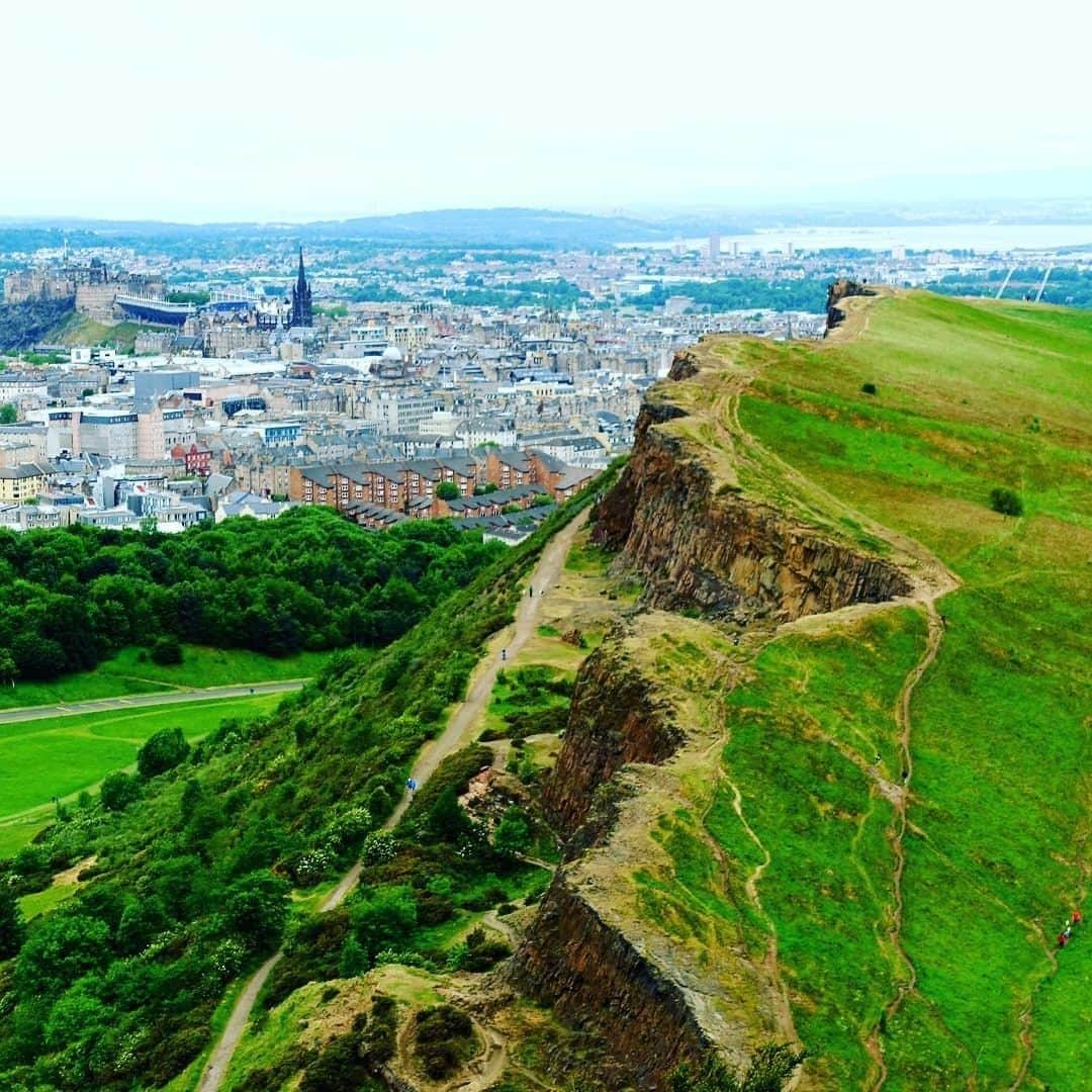 Lonely Planetさんのインスタグラム写真 - (Lonely PlanetInstagram)「This week's #lonelyplanet regram comes from @keunssiroad who took this amazing picture at Holyrood Park in #Edinburgh, #Scotland. Edinburgh is blessed with a little bit of wilderness in the heart of the city. The former hunting ground of Scottish monarchs, the park covers 263 hectares of varied landscape, including crags, moorland and loch, and the 251m summit of Arthur's Seat. — Every week we regram a shot from our community. Tag yours with #LonelyPlanet for a potential feature!」3月15日 19時31分 - lonelyplanet