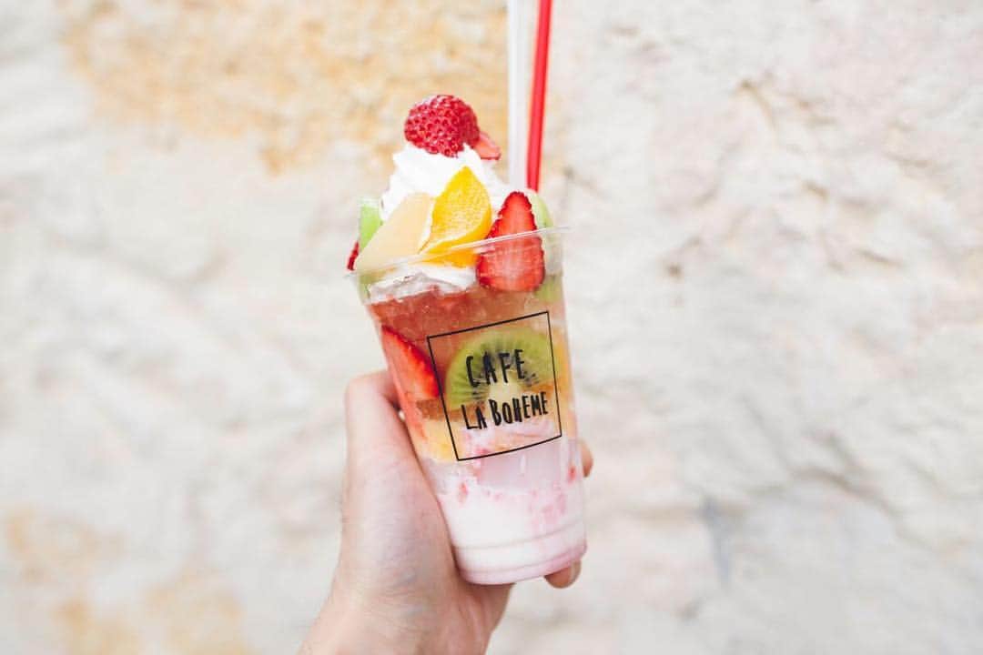 のインスタグラム：「This weekend #treatyoself to our BonBon Parfait😋 // #ラボエム #デザート #カジュアルイタリアン #cafelaboheme # #カフェラボエム #laboheme #bonbonparfait #ボンボンパフェ #dessert #sweets #parfait #tokyo #japan #スイーツ #デザート」