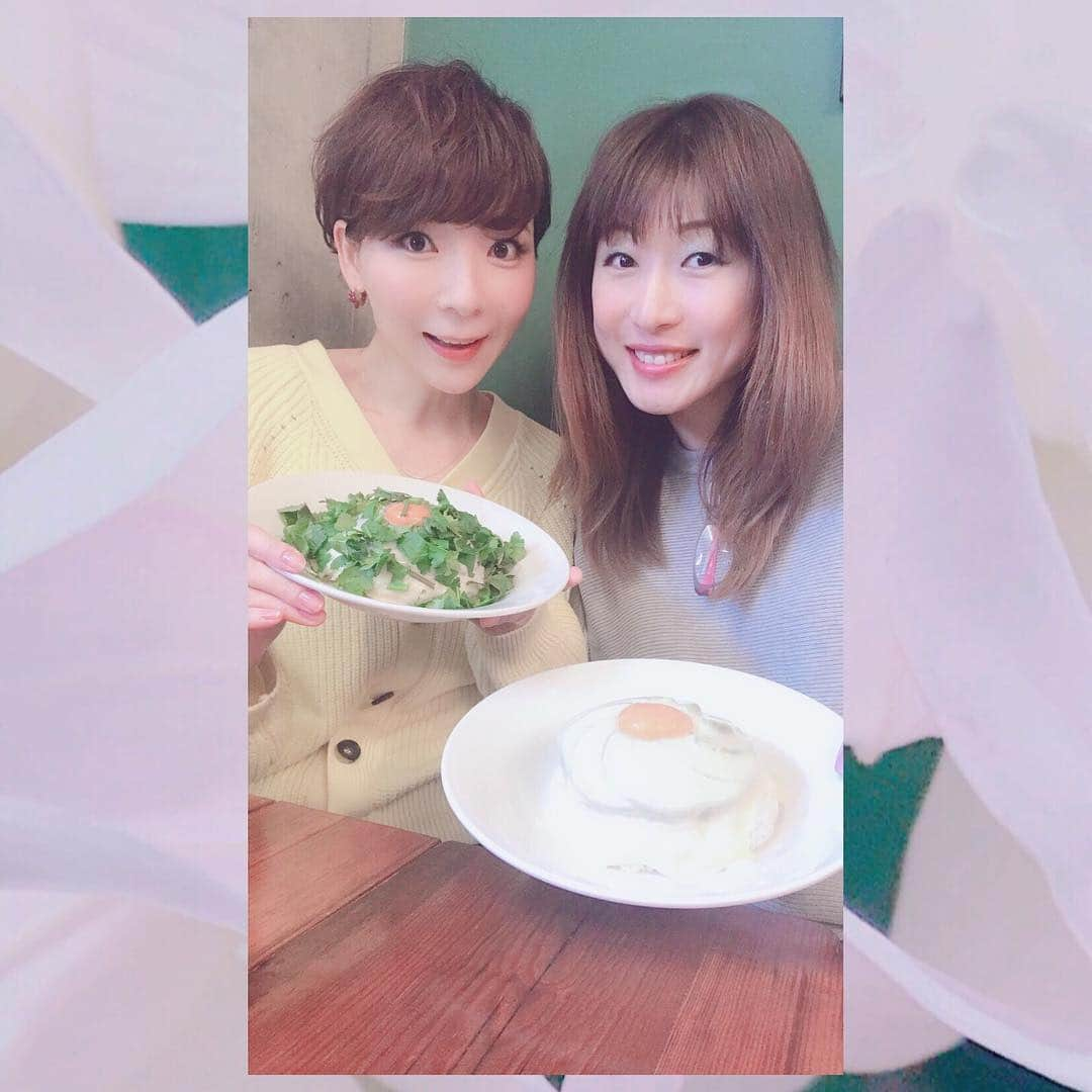 夕霧らいさんのインスタグラム写真 - (夕霧らいInstagram)「久しぶりにとみぃとお出掛け👯‍♀️ ずっと行きたかった、#北参道 にある #キーマカレー専門店🍛 とみぃは #チーズキーマカレー に #パクチー のトッピングで、私はアボカドチーズキーマカレー🥑🧀🍛 #モッツアレラチーズ がとろ〜っとろで、スパイシーなカレーとピッタリ😋 30分は並んだけど、並ぶ価値あり🚶‍♀️🚶‍♀️👯‍♀️🚶‍♂️🚶‍♂️🚶‍♀👭️🚶‍♂️🚶‍♂️🚶‍♀️🚶‍♀️🚶‍♂️🚶‍♀️🚶‍♂️🚶‍♂️👬👭🚶‍♂️🚶‍♂️👫 映画も見て、2人とも泣くという😂 . . . #ランチ #うまうま動画  #おすすめのお店  #mokubaza  #並ぶ覚悟が必要  #映え料理  #美味しいもの大好き  #カレー女子  #何でも女子つけるやつ  #映画鑑賞  #フォルトゥナの瞳 #意外と泣くところあり  #映画館が好き  @kei.ohgi  #また会う約束してバイバイ」3月15日 19時39分 - 88rairai88