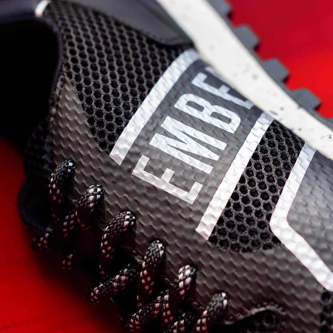 ダーク ビッケンバーグさんのインスタグラム写真 - (ダーク ビッケンバーグInstagram)「Essencial. Red & Black. Discover our new #FENDER #shoes #dirkbikkembergs #bikkembergs #ss19 #sneakers #newcollection」3月15日 19時47分 - dirkbikkembergs