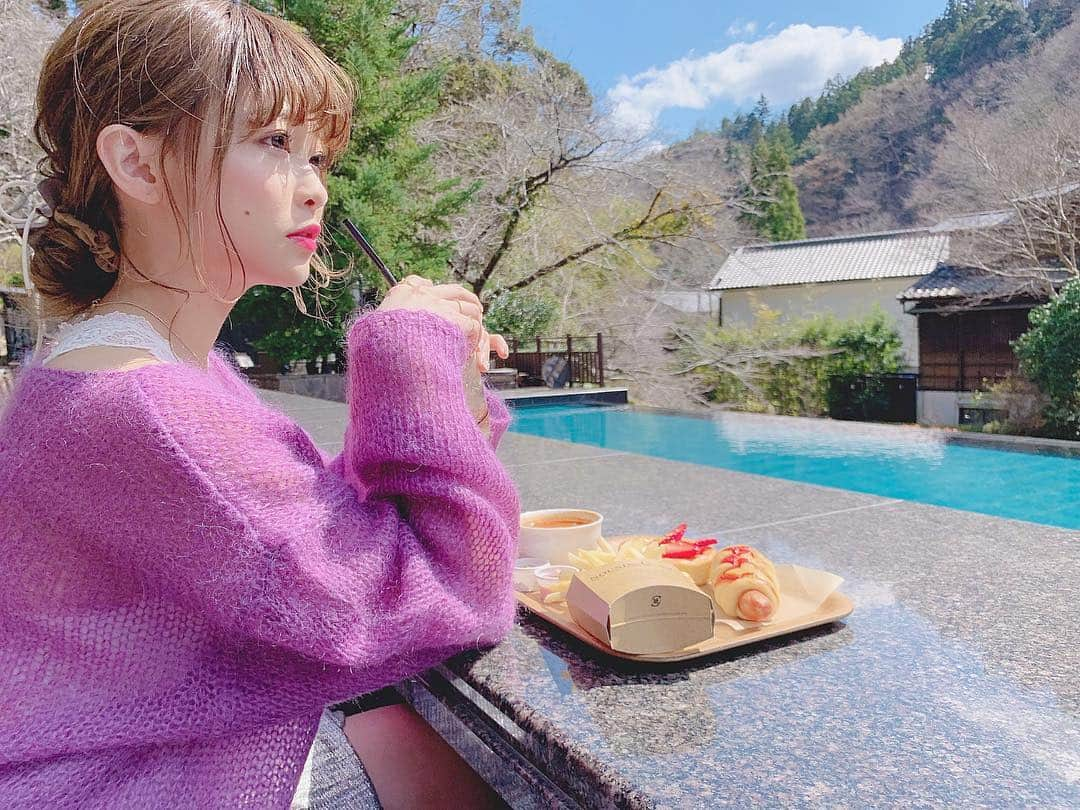 りなてぃさんのインスタグラム写真 - (りなてぃInstagram)「﻿ ﻿ ﻿ ﻿ ホワイトデー❤︎❤︎❤︎﻿ 伊豆旅行に連れてってもらったよ〜🤤﻿ ﻿ ﻿ パノラマパーク🗻﻿ 有料スペースはゆったり出来るし﻿ おだんご🍡食べながら富士山🗻眺めてたよ〜！﻿ 絶景でしたもう🥺💓﻿ ﻿ よもぎのおだんご🍡おいしかったなぁ🤤❤︎﻿ ﻿ そのあと、山の中歩いたり﻿ わんちゃん🐶と遊んだり﻿ 上の方から景色眺めたり...⛰❤︎﻿ ﻿ ﻿ ﻿ Bakery＆Table 東府や﻿ 足湯しながらごはん食べれるの🌸﻿ 店内にはいろんな種類のパン🥖があって﻿ 迷ったなぁあ🥺💭﻿ ﻿ 天気もよくて涼しいし、足湯あったかいし﻿ 気持ちよすぎて、しあわせだった！！！﻿ ここは行くべきおすすめ！！！﻿ ﻿ ﻿ 他にもおすすめあるからまた載せるね( ⸝⸝⸝¯ ¯⸝⸝⸝ )❤︎﻿ ﻿ ﻿ 何から何まで、ありがとうございます👨🏻🙇🏻‍♂️💓﻿ ﻿ ﻿ ﻿ #ootd#outfit#code#coordinate ﻿﻿﻿﻿﻿﻿﻿﻿﻿﻿ #style #code #fashion  #hair #hairstyle ﻿﻿﻿﻿﻿﻿﻿﻿﻿﻿ #haircolor #hairarrange﻿﻿﻿﻿﻿﻿﻿﻿﻿ #hairmake #make #makeup ﻿﻿﻿﻿﻿﻿﻿﻿﻿﻿ #ヘアアレンジ  #ヘアスタイル #ヘアメイク #メイク﻿﻿﻿﻿﻿﻿﻿﻿﻿﻿ #伊豆旅行 #伊豆 #パノラマパーク #BakeryTable #ベーカリーテーブル」3月15日 19時48分 - rinatea_25