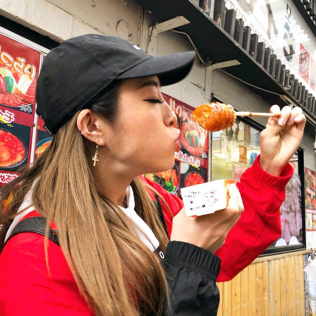 渋谷美穂さんのインスタグラム写真 - (渋谷美穂Instagram)「新大久保へ行ってきました🇰🇷 街中がまるで韓国😳✈️✨ とっても楽しかった😁😁😁 ・ 最近は花粉症がひどくて 目をこすりすぎてマツエクが取れないか心配でしたが、 【 @angelicamichelle_shibuya 】 のマツエクは頑丈😂💕 これでも1ヶ月以上ついてる😊‼️ ・ ・ #👁デザイン 170本 SCカール 目頭13ミリ あとは14ミリ をつけてます☺️💕💕 ・ ・ ・  #チーズ伸びなかった #ただのひょっとこ #ナイキ ・ ・ ・ #FIREGYM#渋谷 #トレーニング #フィットネス#筋肉#筋トレ#筋トレ女子#腹筋#腹筋女子#ボディメイク#ダイエット#減量#ワークアウト#シックスパック #교육 #운동 #피트니스 #바디메이#fitness#workout#motivation#diet#bodymake#sixpack#training#abs」3月15日 19時56分 - miho_fitness