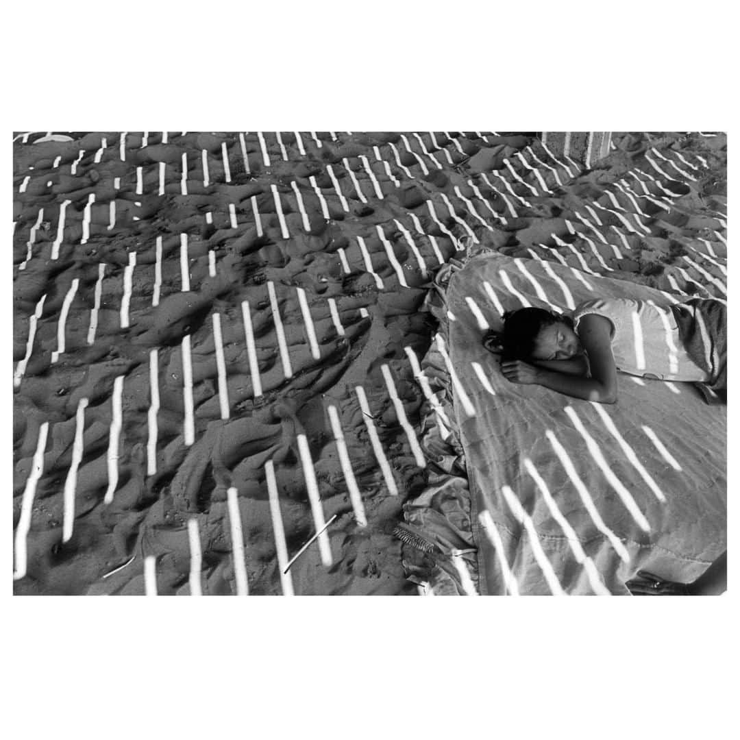Magnum Photosさんのインスタグラム写真 - (Magnum PhotosInstagram)「From the archive: Coney Island. Brooklyn. New York City, USA. 1985. . © #FerdinandoScianna/#MagnumPhotos . #WorldSleepDay #ConeyIsland #Brooklyn」3月15日 20時00分 - magnumphotos