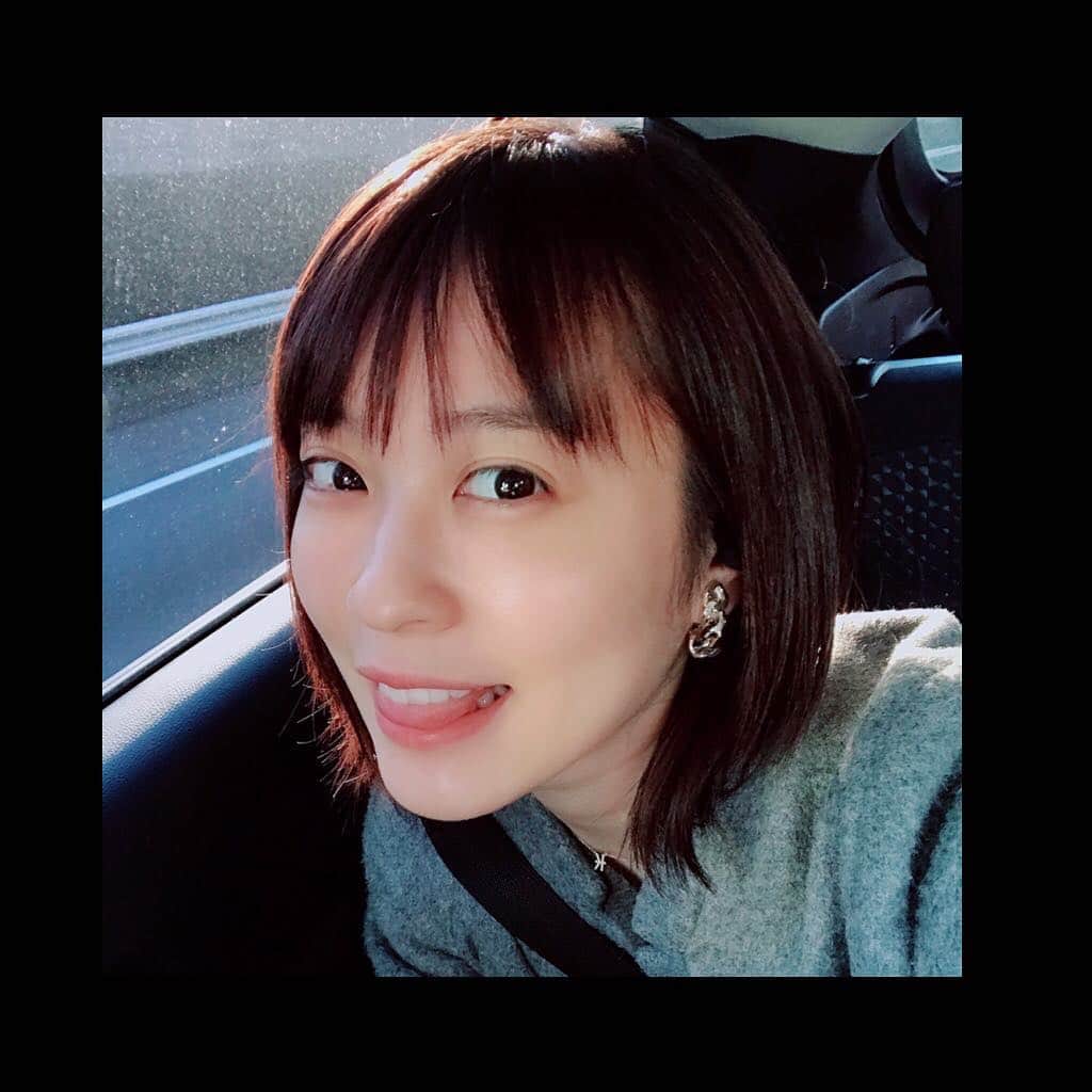 北乃きいさんのインスタグラム写真 - (北乃きいInstagram)「28歳の誕生日を迎えました。 今日は朝『なつぞら』の撮影で、午後は『ハル』の舞台稽古でした。 いつも沢山の応援ありがとうございます。 これからも日々精進して参りたいと思います。 宜しくお願い致します。 『なつぞら』と『ハル』の現場でお祝いをして頂きました。 ありがとうございました。 『ハル』の稽古場で共演させて頂いている大先輩の梅沢昌代さんからプレゼントを頂きました。 いつも優しくて、ファンキーでカッコよくて、本当に尊敬しております。 共演は2回目になります。 梅沢さん本当にありがとうございます♡ #28th #欲しいものの詰め合わせだった」3月15日 20時11分 - kie.kitano.official