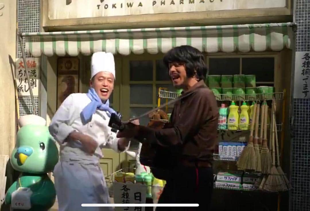 やついいちろうさんのインスタグラム写真 - (やついいちろうInstagram)「ひよっこ2！面白いよ！即興で2人で歌った歌が今NHKの「ひよっこ」ホームページで観れるよ！  #銀杏boyz #峯田和伸 #ひよっこ #ひよっこ2」3月15日 20時09分 - yatsuiichiro