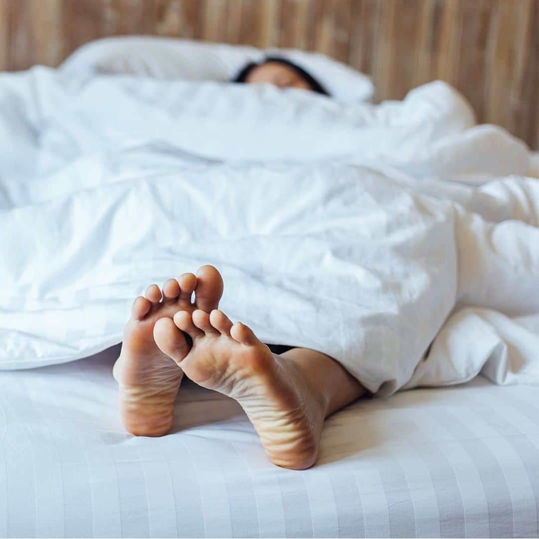 Grace Coleさんのインスタグラム写真 - (Grace ColeInstagram)「Hit snooze once more this morning, it’s World Sleep Day!  #WorldSleepDay #snooze #sleep #bed #pillow #blanket #nap #relax #alarm #clock #celebrate #liein #sleepin #luxury #indulge #pleasure」3月15日 20時30分 - gracecoleltd