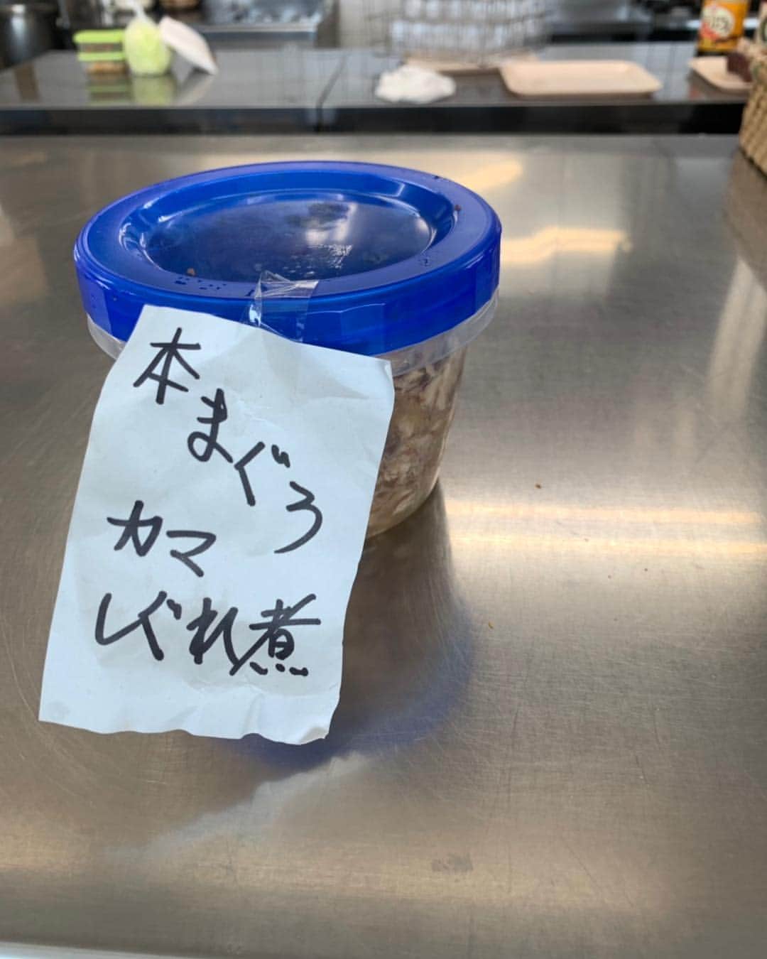 のインスタグラム：「ㅤㅤㅤㅤㅤㅤㅤㅤㅤㅤㅤㅤㅤ 昨年の12月28日に店を閉めた「篤」のご主人篤さんが、あたしの出演している青森のテレビ局青森朝日放送、通称ABAの食堂に入ったんだってwww ㅤㅤㅤㅤㅤㅤㅤㅤㅤㅤㅤㅤㅤ #あべこうじ #ハッピィ #aba #青森朝日放送  #篤さん #食堂 #美味いやつくれた #感謝 #まぐろカマしぐれ煮」