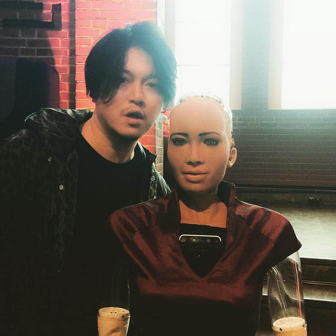 渋谷慶一郎のインスタグラム：「I met Sophia.」
