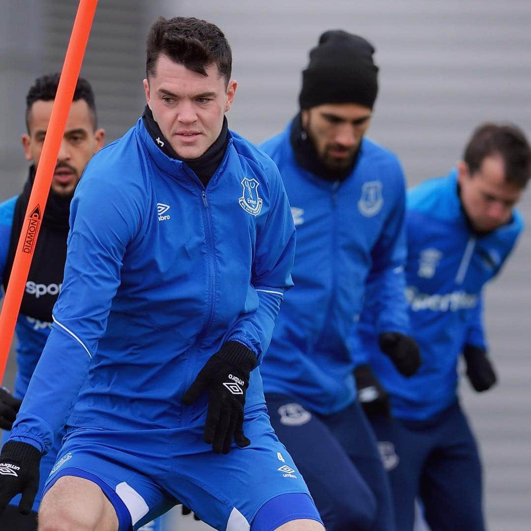 エヴァートンFCさんのインスタグラム写真 - (エヴァートンFCInstagram)「Preparations 👊 Let’s get Goodison rocking again this weekend! 🔵⚪️ • • • #everton #efc #coyb #efcmatchday #blue #chelsea #cfc #eveche #training #pl」3月15日 20時32分 - everton