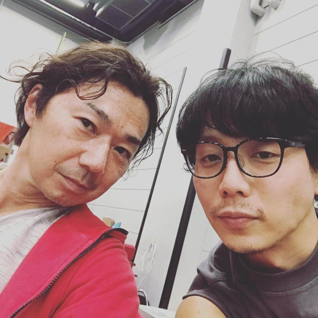 JONTEさんのインスタグラム写真 - (JONTEInstagram)「マコさんと🎶 コーラスすごく助けてもらえてます泣 感謝(>_<) #kinkybootsjp #kinkyboots」3月15日 20時41分 - jtfav