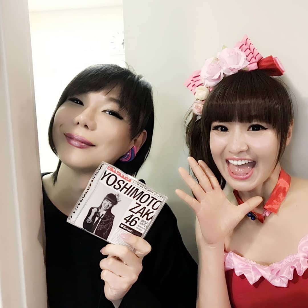 さゆりさんのインスタグラム写真 - (さゆりInstagram)「歌手の先輩💖ミッツさんにもさゆり盤のCD聞いてもらっちゃったよ🎵🤣いつも良い香りなんだにゃん😁  #いよいよ  #3月31日日曜日✨ #京都みやこめっせ で #握手会とライブ 〰️🎶🤣🎶 #東京ビッグサイト 行けなかったから #初握手会❤️😍❤️ #ドキドキ 💦💦 #さゆりの所来て貰えるかなぁ😱 #…とかドキドキ中なのに #なんと❗  #2ndシングルの個別握手会の受付始まったとか…😅💦 #次は関東 関西両方出演出来るみたい〰️🎶🤣🎶 #システムに全くついていけない #アラフィフアイドル 😅💦 #かつみさゆり #さゆり  #吉本坂46 #ミッツマングローブ さん✨」3月15日 20時41分 - katsumisayuri_sayuri