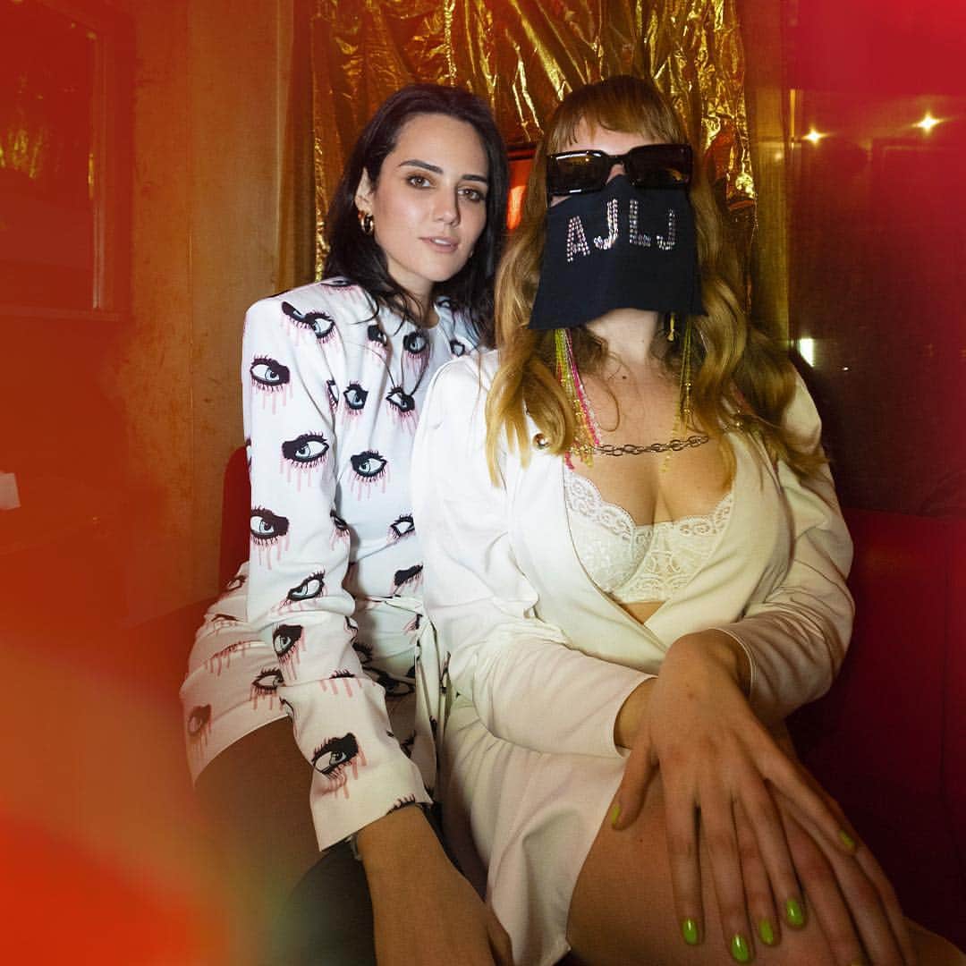オージュールルジュールのインスタグラム：「About our event in Milan! The influencer Catherine Poulain with our @myss.keta for #AJLJClub 💚 #AuJourLeJour #AJLJ #myssketa #catherinepoulain」
