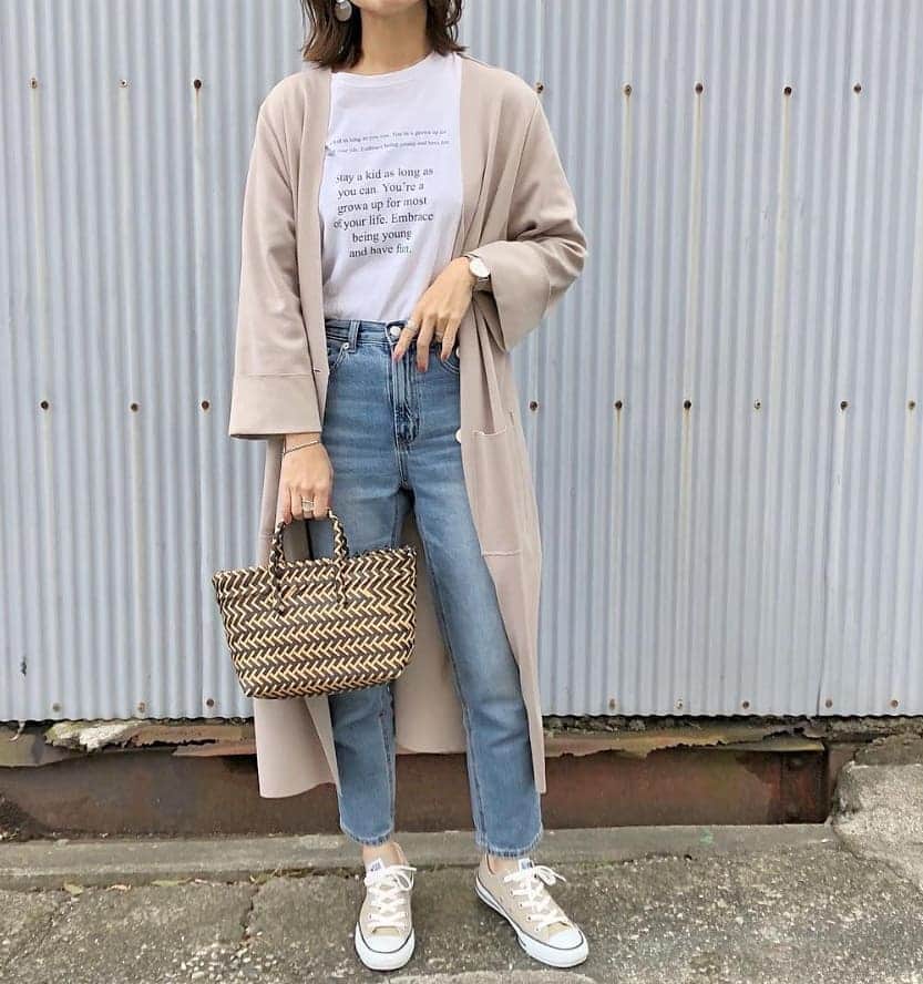 のインスタグラム：「#mineカジュアルコーデ ベージュカラーがメインのシンプルなコーディネートに差し色としてバッグを加えることでコーデのまとまり感がアップ💕 . コーデの詳細は @mai3354 さんのインスタをチェック👀👈 . MINEデビュー募集中！ お花見コーデを大募集しています🌸 #お花見コーデmine のハッシュタグを付けてぜひ投稿してください！ 投稿いただいたコーデはInstagramとMINE記事で紹介させていただきます！ . #きょコ #ザラ #zara #marjour #gu #テーパードアンクルジーンズ #ジーユー #converse #コンバース #プチプラコーデ #mineプチプラ部  #fashion #coordinate #instafashion #コーデ #大人カジュアル #大人シンプル#mineby3mootd #mineby3m #code #カジュアルコーデ #シンプルコーデ #春コーデ #デニムコーデ #スニーカーコーデ #今日の服 #今日のコーデ」