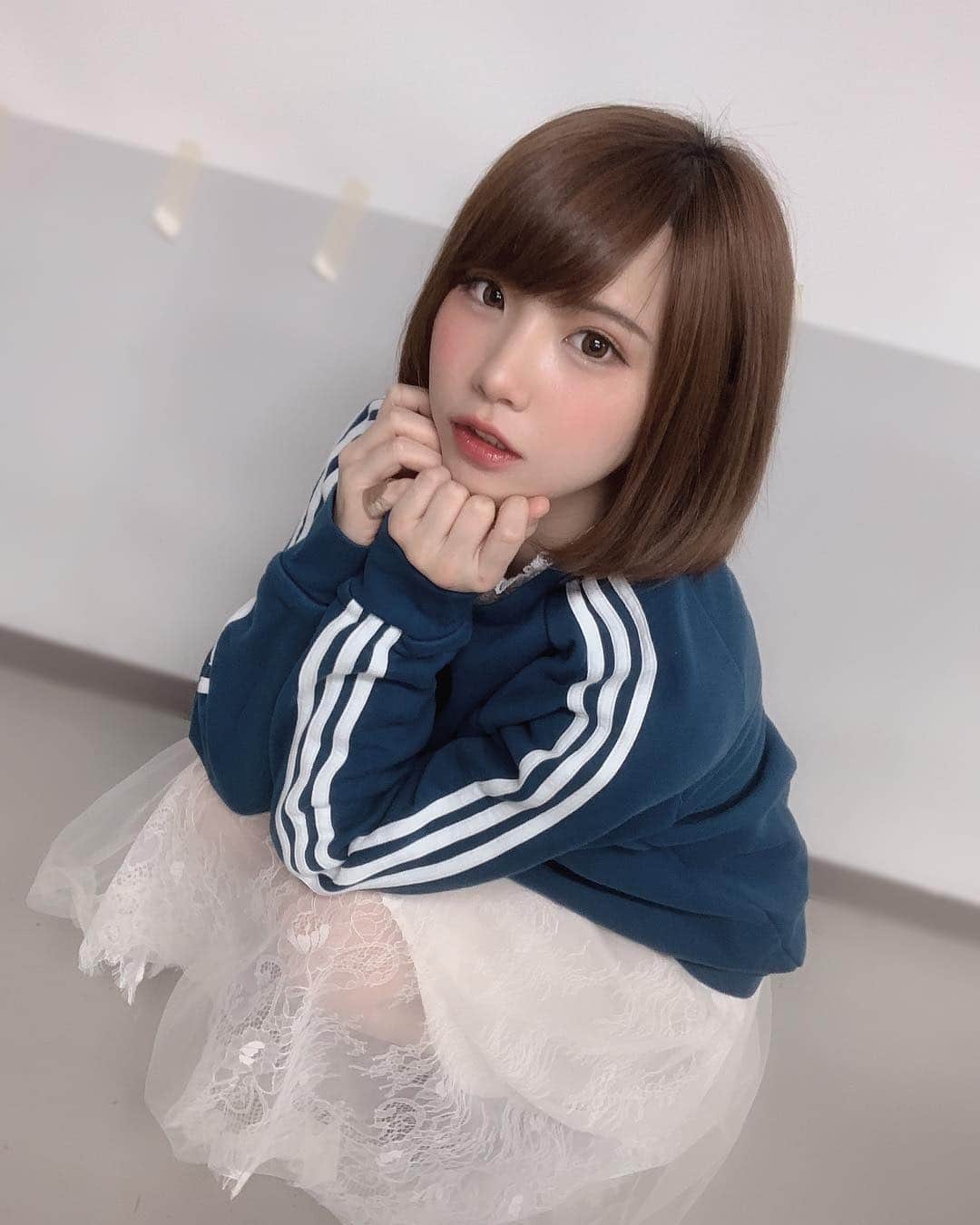 えなこさんのインスタグラム写真 - (えなこInstagram)「💙💙💙 tops:#adidas skirt:#dazzlin」3月15日 20時49分 - enakorin