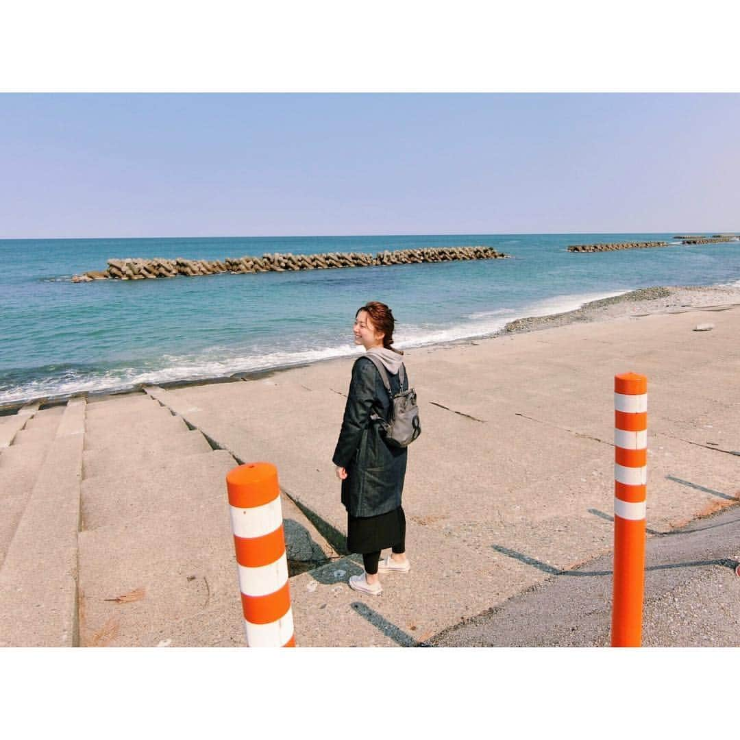 的場絢香さんのインスタグラム写真 - (的場絢香Instagram)「🐝﻿ ﻿ 天気良くて気持ちいい日だった〜☀︎﻿ ﻿ 旅したがーるのときに使っている、﻿ この"8"のリュック。﻿ ﻿ よくどこの？って聞かれるのですが、﻿ これはmuta(@muta__official )の 定番デザインの8バッグです♩﻿ リュックにもカバンにもなる2WAY✧﻿ ﻿ 形も素材もしっかりしてるから﻿ 長く使えるし、使い勝手もよくて、﻿ お気に入り〜💕 この子は3代目の8バッグ✌︎✨﻿ (それに石川テレビは8chだからね！笑)﻿ ﻿ 金沢には柿木畠に店舗がありますよ〜❁﻿ ☞﻿(@mutacuore ) ﻿ ____________________________________ #石川テレビ #旅したがーる #ロケ #muta #ムータ #8バッグ #マトバ服」3月15日 20時53分 - ayaka_matoba