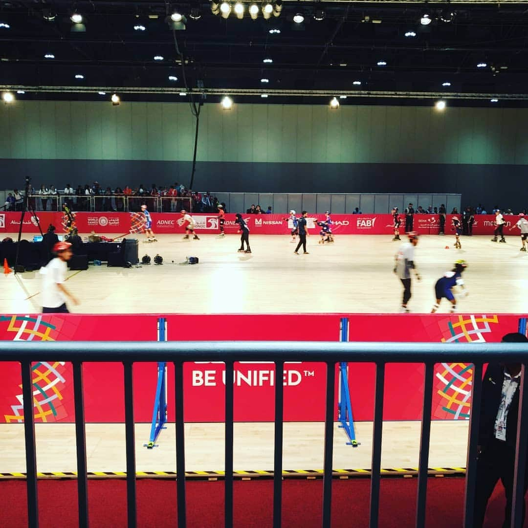 PJクォンさんのインスタグラム写真 - (PJクォンInstagram)「I am watching warm-up for #RollerSkating (sort of like #shorttrack) #meetthedtermined #specialolympicsad #cangetmeoutoftherink」3月15日 21時05分 - pjkwong