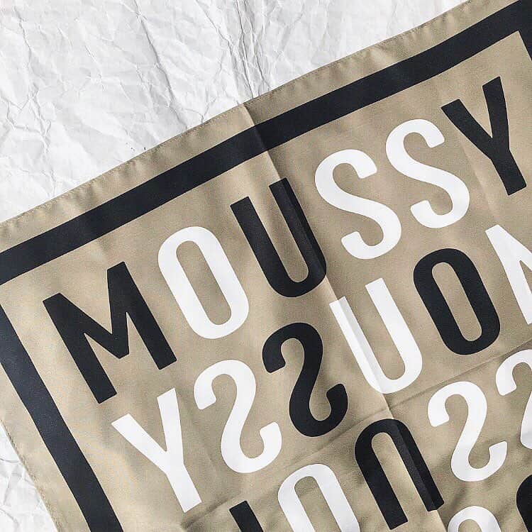 Maiさんのインスタグラム写真 - (MaiInstagram)「・ この @moussyofficial の可愛いスカーフは先週オンラインで買ったやつ💓 ・ 今回購入したスカーフ以外のMOUSSYのアイテムも一緒にブログに詳しく書きました✍️ #moussy #マウジー」3月15日 20時59分 - maimaimai1016