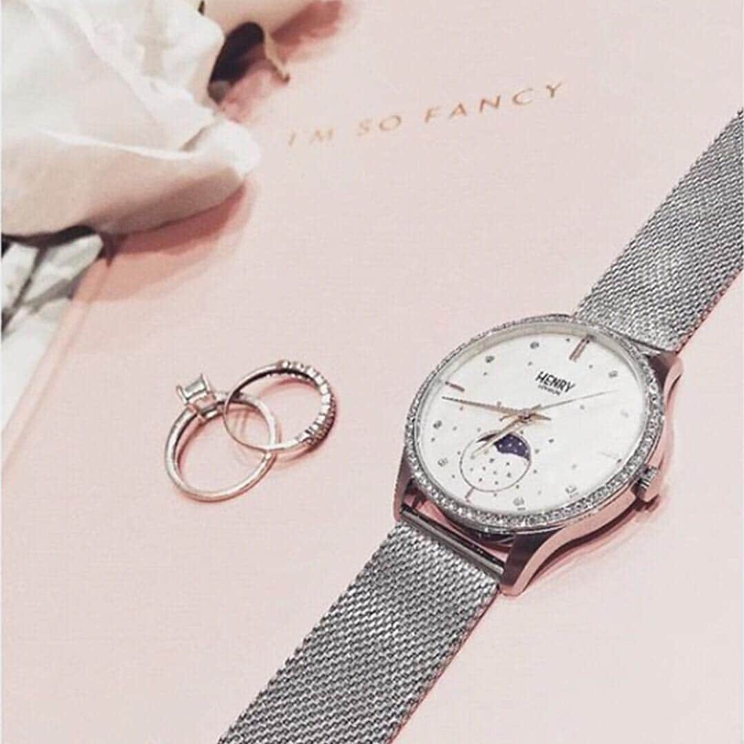 Henry London Official page of Britishさんのインスタグラム写真 - (Henry London Official page of BritishInstagram)「All things pretty ✨ Our sparkling silver Moonphase with stone-set bezel and mother of pearl dial as styled by @the_ordinary_mama. Swipe to take a closer look! . . . #henrylondon #henrywatches #womenswatches #mothersday #mothersdaygifts #mothersday2019 #mothersdayideas #mothersdaygiveaway #personalisation #mum #giftsforher #watchphotography #loveyourmum #everydayluxury #gift #giftsforwomen #loveher #watchlover #indulge #watches #mumsarethebest  #giftsformum #BFFgoals #silverwatch #silverjewellery #accessories #moonphase #celestial #stonesetwatch #moonphasewatch」3月15日 21時02分 - henrywatches