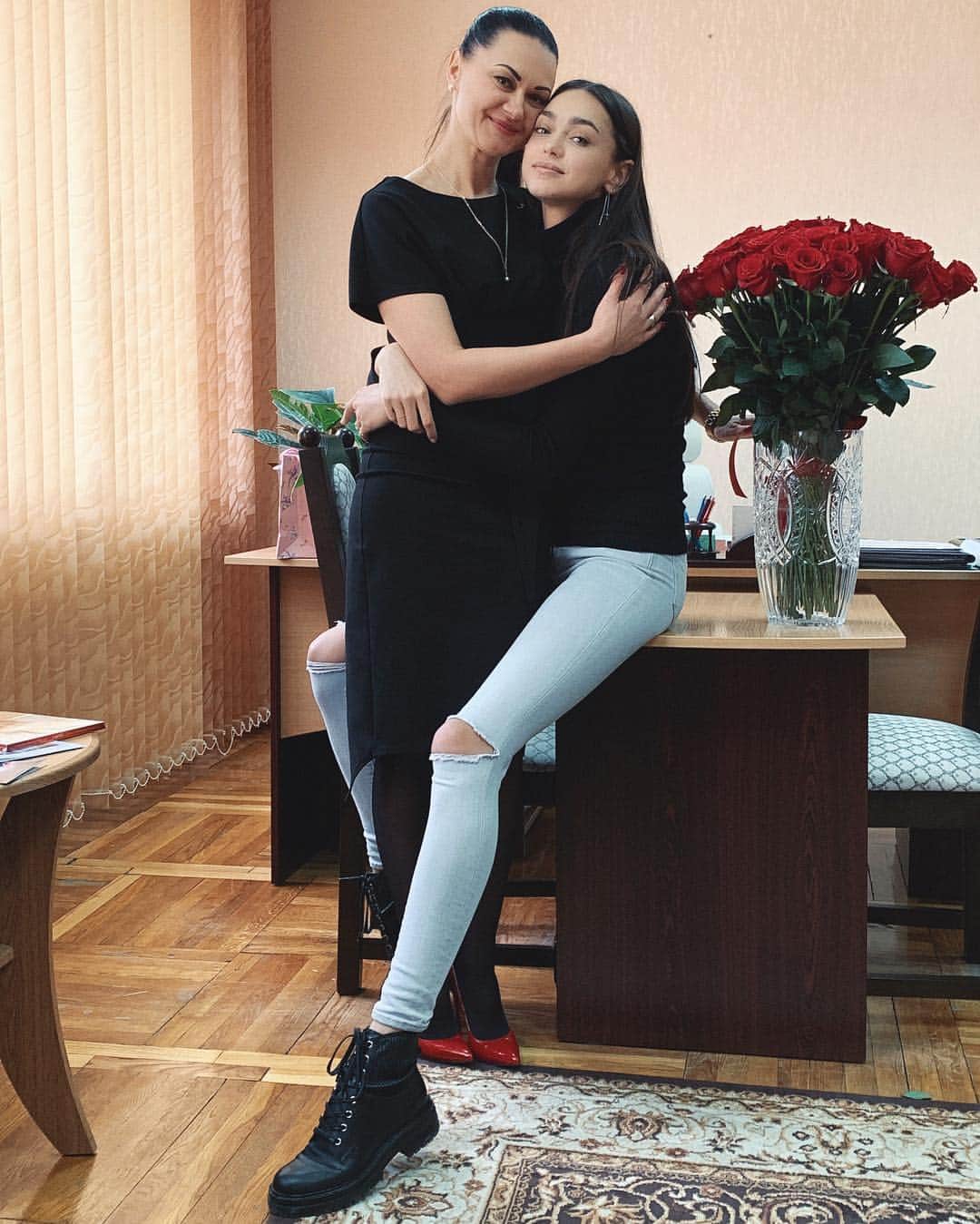 Zhenya Katavaのインスタグラム：「Happy Birthday ♥️ Мама-Директор!」