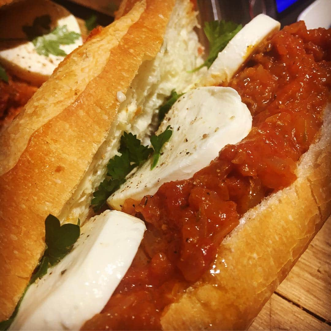 小堀ケネスさんのインスタグラム写真 - (小堀ケネスInstagram)「Had a little Panini Party to test out new recipes!  昨夜はパニーニパーティ！ 新しいデロンギのパニーニ機をゲットしてパパはハッピー！😆 ずっとパニーニ焼いててパニーニの写真しかないです。😅 #notdrunk #deandeandeli #deandeanpanini #daddycooking #delonghi  #mommy #littledean #happycampers #鬼ママ #ディーンディーン #パニーニ #パーティ  #まいう〜  @mariakamiyama  @delonghi_japan」3月15日 21時02分 - kenkob0903