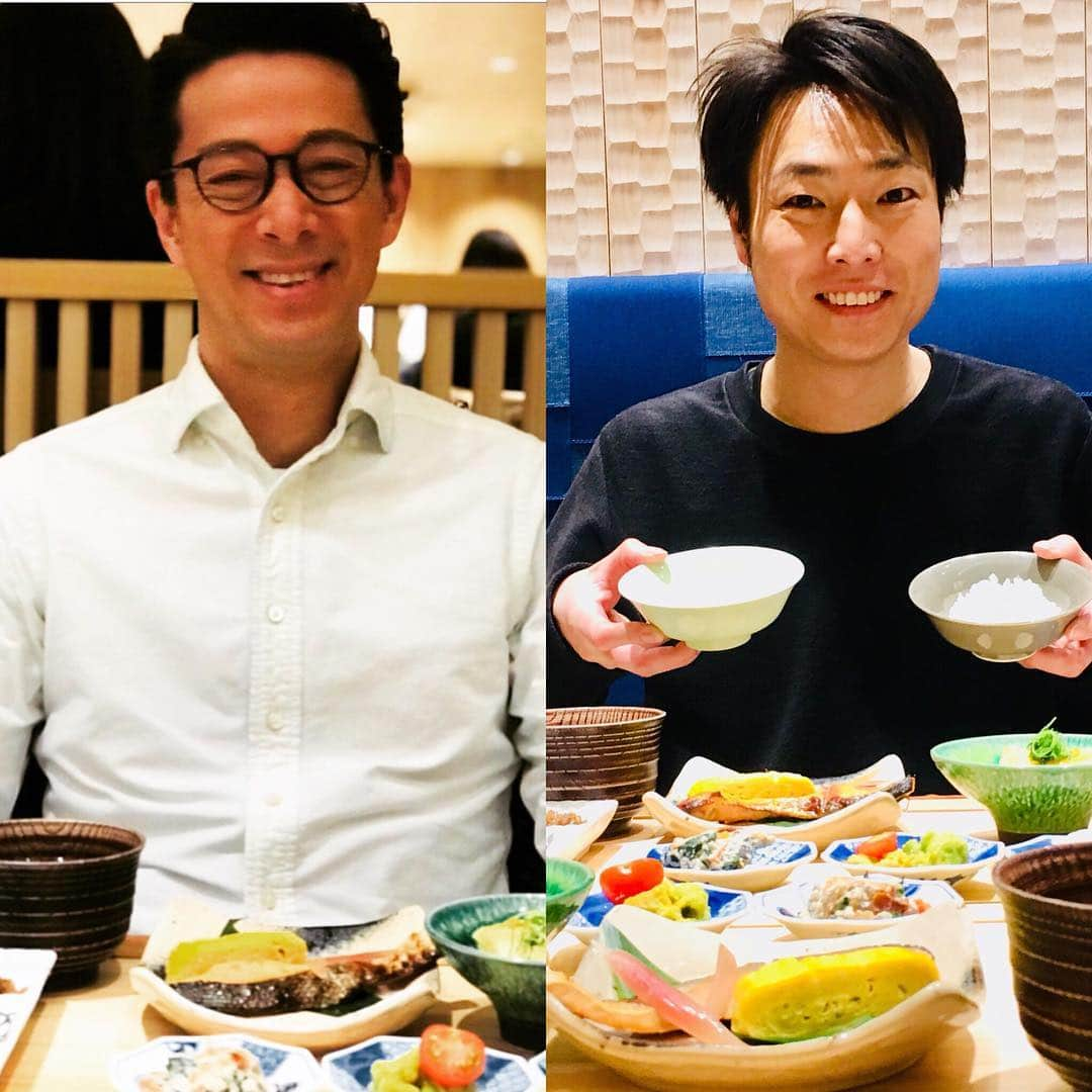 西川忠志さんのインスタグラム写真 - (西川忠志Instagram)「象印食堂。  なんばスカイオにある象印食堂。 いつ行っても並んでいるので なかなから食べる機会がありませんでしたが 今日は並んで食べました！  付き合ってくれたのは信濃岳夫リーダー！ 30分程並びました！  ランチメニューをいただきましたよ。 ご飯粒も三種類頂きました！ メインも4種類の中から選べます！ 本日は2人とも『鮭の西京焼』 美味しくいただきました。  撮るの忘れましたが デザートはお米のアイスクリーム！ 米粒が入った美味しいアイスでした😋  信濃くん！お付き合いありがとうございました。  #なんばスカイオ #象印食堂 #大阪ランチ #ランチ #なんば  #アイスクリーム #米 #和食 #味噌汁 #揚げ出し豆腐  #なんばランチ  #炎舞炊き #白米 #玄米 #西京焼き #出し巻き卵  #信濃岳夫 #リーダー #西川忠志 #吉本新喜劇 #よしもと新喜劇  #なんばグランド花月 #ngk #ありがとうございます #感謝」3月15日 21時03分 - nishikawa_tada