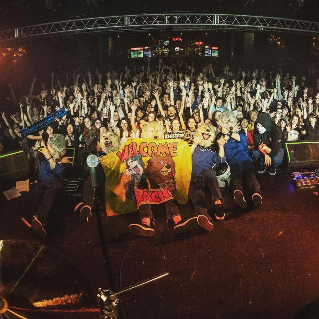 Man With A Missionさんのインスタグラム写真 - (Man With A MissionInstagram)「Chasing the Horizon tour final at St Petersburg! You people are just way too incredible. It was such a great tour my friends! Thanks to everyone!  Chasing the Horizon ツアーファイナルヲサンクト=ペテルブルクニテ！ 貴方達モツアーモ最高スギマスデス 皆様ニ感謝！！！ #manwithamission  #chasingthehorizon  #stpetersburg  #russia #спасибо #you #guyz #are #beautiful」3月16日 6時25分 - mwamofficial