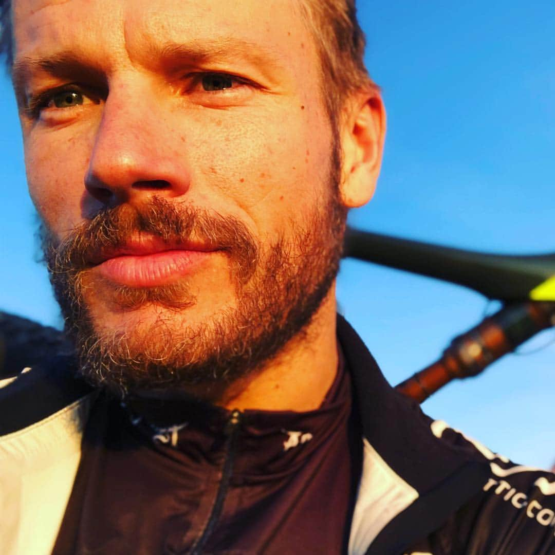 Rodrigo Hilbertさんのインスタグラム写真 - (Rodrigo HilbertInstagram)「Fim de treino! #treino #mtb #saude」3月16日 6時44分 - rodrigohilbert