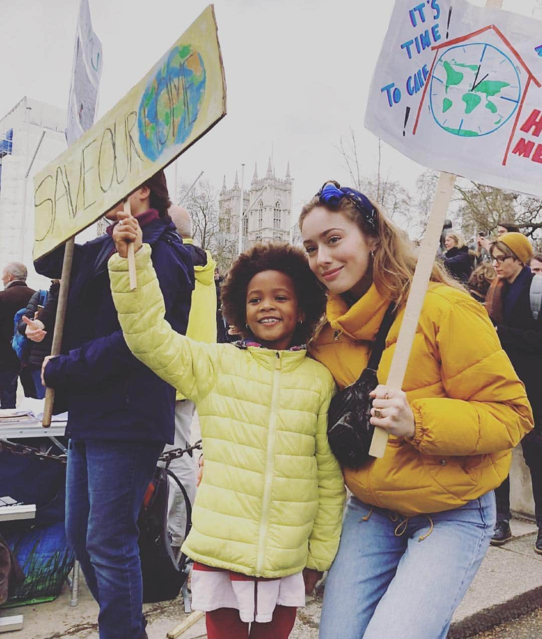 マギー・グレイスさんのインスタグラム写真 - (マギー・グレイスInstagram)「To the young people marching all over the world 🌍 today : THANK YOU , we need you , we love you , we support you . 🙏Thank you for the important reminder- the IPCC warns we’ve got 11 years to change policies & turn this ship around before we hit the irreversible, dire impacts and costs of a rise of 2.7 degrees. The past decade has already seen an astonishing run of record-breaking storms, forest fires, droughts, coral bleaching, heat waves, and floods due to the 1.8 degrees rise we’ve caused- we owe you guys a healthier world to grow up in than this . #allhandsondeck #youthclimatestrike @futurecoalition @gretathunberg」3月16日 6時46分 - maggiegrace