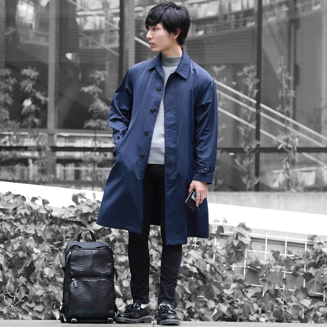 ひっちさんのインスタグラム写真 - (ひっちInstagram)「グラマーフェスin大阪心斎橋は本日3/16土🎩👕👖✨﻿ ﻿ タグ画像の通りwearで活躍されている有名ユーザーさんを始めとしたメンバーが参加します！﻿ ﻿ さらには女性インスタグラマーさん、ハンドメイド作家さん﻿ ﻿ 協賛 ファッションブランドWADMYC!さん﻿ ﻿ 超絶豪華なラインナップとなっております。﻿ ﻿ 関西に住まれてる方、地方から来ますよ！と連絡くれた方々本日はお待ちしております！！﻿ ﻿ 当日参加も可能なのでぜひ御来場ください！﻿ ﻿ それではお待ちしております┏○ﾍﾟｺ﻿ ﻿﻿ ﻿﻿﻿﻿﻿﻿ 今日のポイント‼﻿﻿﻿﻿﻿﻿﻿﻿﻿ ┏━Ｕ━━━Ｕ━━┓﻿﻿﻿﻿﻿﻿﻿﻿﻿﻿﻿﻿﻿﻿﻿﻿﻿﻿ ✨キレイめカジュアル🙌🙌 ✨﻿﻿﻿﻿﻿﻿﻿﻿﻿ ┗━━━━━━━━┛﻿﻿﻿﻿﻿﻿﻿﻿﻿﻿﻿﻿﻿﻿﻿﻿﻿﻿ ﻿﻿﻿﻿﻿﻿﻿﻿ Coat→ @rageblue_official ﻿#rageblue ﻿ Pants→ @lidnm_official_ #lidnm ﻿ Shoes→ #ドクターマーチン﻿ #drmartens @drmartens_japan ﻿ Socks→ @harusaku.official ﻿ #harusaku ﻿ Bag→ @sankyoshokai ﻿﻿ ﻿ ﻿・﻿﻿﻿﻿﻿﻿﻿﻿﻿﻿﻿﻿﻿﻿﻿﻿﻿﻿﻿﻿ 検索用タグ﻿﻿﻿ ・﻿﻿﻿﻿﻿﻿﻿﻿﻿﻿﻿﻿ #お洒落さんと繋がりたい #おしゃれさんと繋がりたい #古着コーデ #古着好きな人と繋がりたい #キレイめカジュアル #気になった人フォロー  #mensfashion #いいね返し  #古着男子 #韓国ファッション #古着MIX #キレイめカジュアル﻿ #いいね100 #グラマーフェス #WEARコーデ ﻿﻿#ユニクロコーデ #ユニクロきれいめ部﻿﻿ #きれいめコーデ #GUコーデ #GU #ゆにくろコーデ #メンズファッション  #春コーデ #デートコーデ #メンズファッション ﻿ ﻿﻿﻿﻿﻿﻿﻿ (｡-ω-｡)-----グラマーフェス情報----(｡-ω-｡)﻿﻿﻿﻿﻿﻿ ﻿﻿﻿﻿﻿﻿ ﻿﻿﻿﻿﻿﻿﻿ グラマーフェスティバル3/16 in 大阪 ﻿﻿﻿﻿﻿﻿﻿ Produce by Beauty&Habit﻿﻿﻿﻿﻿﻿﻿ ﻿﻿﻿﻿﻿﻿﻿ 古着フェス - 2019ss - ※ハンドメイド販売も同時開催!! ﻿﻿﻿﻿﻿﻿﻿ ﻿﻿﻿﻿﻿﻿﻿ 【開催概要】﻿﻿﻿﻿﻿﻿﻿ ▼開催日 ﻿﻿﻿﻿﻿﻿﻿ ・2019.3.16(土)﻿﻿﻿﻿﻿﻿﻿ ▼時刻 ﻿﻿﻿﻿﻿﻿﻿ ・11:00-19:00﻿﻿﻿﻿﻿﻿﻿ ▼入場料 ﻿﻿﻿﻿﻿﻿﻿ ・500円﻿﻿﻿﻿﻿﻿﻿ ▼場所 ﻿﻿﻿﻿﻿﻿﻿ ・大阪 心斎橋駅直結 WHITE AVENUE B1F イベントスペース﻿﻿﻿﻿﻿﻿﻿ ▼スケジュール ﻿﻿﻿﻿﻿﻿﻿ ・一部：11:00-14:00﻿﻿﻿﻿﻿﻿ ・二部：15:00-19:00﻿﻿﻿﻿﻿﻿ 【参加方法】﻿﻿﻿﻿﻿﻿﻿ ① インスタグラム@bh_paris へ来場予定人数をDM ﻿﻿﻿﻿﻿﻿﻿ 希望人数をお伝えください。﻿ ﻿﻿﻿﻿﻿﻿﻿ →DMにて整理番号を返信﻿ ﻿﻿﻿﻿﻿﻿ ②整理番号を入場時にご提示ください。﻿﻿﻿ ※当日参加も受付ますが整理券番号お持ちの方を優先案内となります。﻿﻿﻿ ﻿ --------------------------﻿﻿﻿﻿﻿﻿﻿ フリマ出店者﻿﻿﻿﻿﻿﻿﻿ ひっち﻿﻿﻿﻿﻿﻿﻿ まーしい﻿﻿﻿﻿﻿﻿﻿ にっしー(WEARISTA)﻿﻿﻿﻿﻿﻿﻿ KEI(WEARISTA)﻿﻿﻿﻿﻿﻿﻿ tai(WEARISTA)﻿﻿﻿﻿﻿﻿﻿ SHOTA﻿﻿﻿﻿﻿﻿﻿ kimiちゃん(インスタグラマー)﻿﻿﻿﻿﻿﻿﻿ aoちゃん(インスタグラマー)﻿ ﻿﻿﻿﻿﻿﻿ ﻿﻿﻿﻿﻿﻿﻿ ハンドメイド作家さん﻿﻿﻿﻿﻿﻿﻿ sheeep_zzzz madeinshe a_zukl ﻿﻿﻿﻿﻿﻿﻿ ﻿﻿ 協賛ブランド﻿﻿ wadmyc﻿﻿ ﻿﻿ 即売会﻿﻿ YoutuberJUN Re:(Tシャツ即売会)﻿﻿ ﻿﻿ ﻿﻿﻿﻿﻿﻿ 順不同敬称略﻿﻿﻿﻿﻿﻿﻿ ※全員1部、2部ともに同出店者となります。﻿﻿﻿﻿﻿﻿﻿ ﻿」3月16日 6時52分 - hicchiwear
