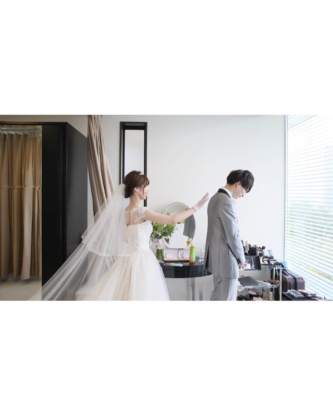 みんなのウェディングさんのインスタグラム写真 - (みんなのウェディングInstagram)「《結婚式レポ💑》 . 今回は#結婚式レポ から 樹里さんご夫妻の#bigday をご紹介します🤵💗👰 . . おふたりが大切にしている 『縁・遠・円』という3つの"えん"を テーマに、肩肘張らない ナチュラルなウェディングを実現した おふたりのハッピーな１日について たっぷりとお話を伺いました🙌💕 . . 【wedding  data】 会場:#北野クラブソラ . . 式当日の様子など、 詳しくはプロフィールリンク🔗の 「みんなのウェディングTOP」から 『北野クラブソラ レポ』で検索🔎♩ . ****************************************** #みんなのウェディング #結納 #結婚式 #卒花 #プレ花嫁 #卒花嫁 #2018冬婚 #2018夏婚 #2018秋婚 #2019春婚 #兵庫花嫁 #関西花嫁 #神戸花嫁 #ナチュラルウェディング #会場装飾 #ウェルカムスペース #挙式レポ #卒花レポ #披露宴レポ #ピンクドレス #仲良し夫婦 #ウェディングドレス #カラードレス #ファーストミート」3月16日 7時00分 - minnano_wedding