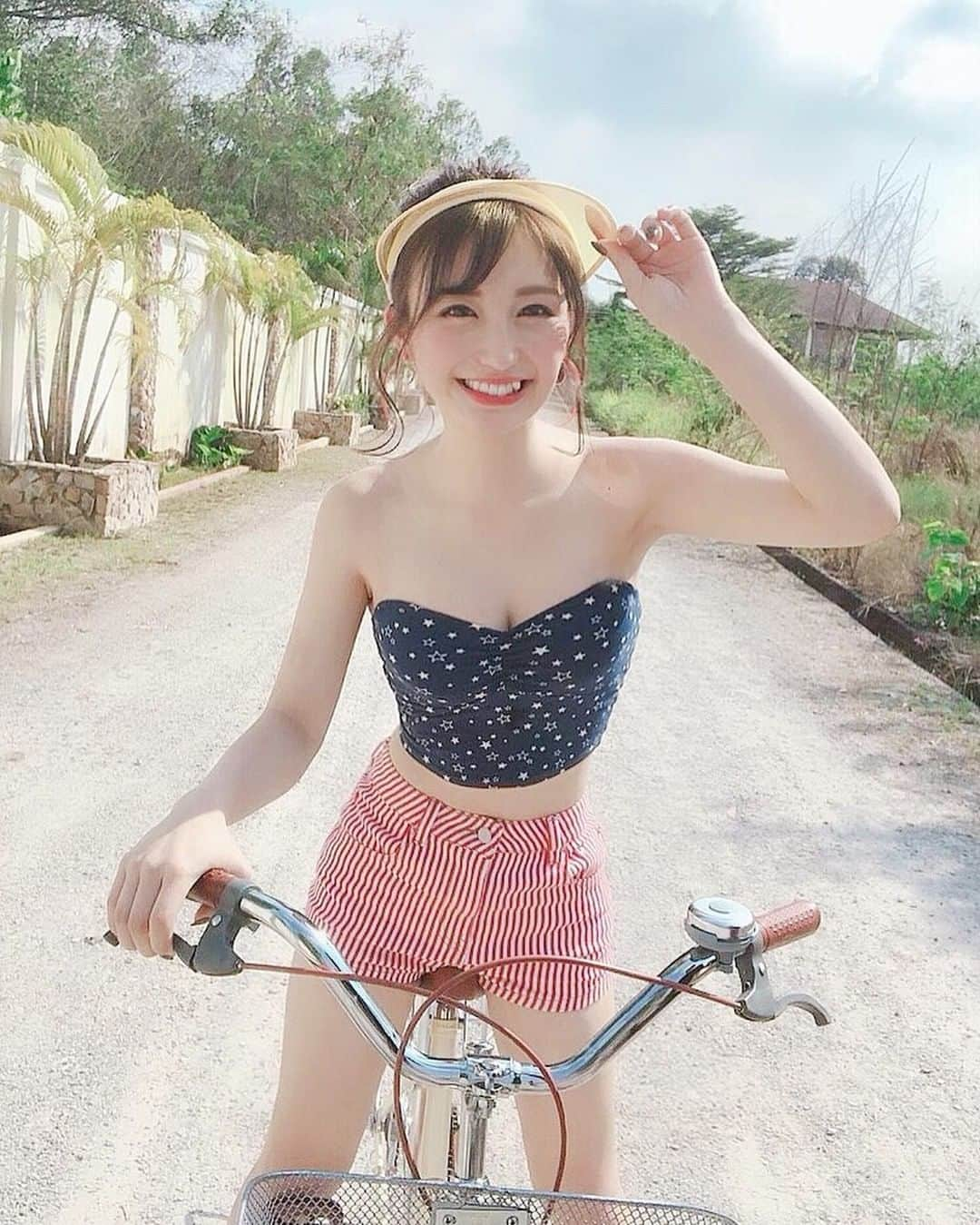 美女美容事情さんのインスタグラム写真 - (美女美容事情Instagram)「《元気いっぱい🚲✨》 * リポストを使って、素敵な写真📷✨を投稿されてる方を紹介させて頂く⠀⠀⠀ 【💄美女美容事情💅】のコーナーです✨ *⠀⠀⠀⠀⠀⠀ いいねやコメント、フォローして応援してね❤︎🥰🎶⁣ *⠀⠀⠀⠀⠀⠀ 今回ご紹介させて頂きますのは❤︎ 伊藤愛真さん< @__emagram >の素敵なお写真📸 * 元気いっぱいのキラキラ✨笑顔を見せてくれた愛真さん😆💕コーデも可愛くて雰囲気にピッタリ😊✨見てるこっちまで元気もらえますね🥰 *⠀ 伊藤愛真さんのアカウントには他にも素晴らしい投稿が沢山ありますので是非覗いてみて💁‍♀️💙 *⠀ 伊藤愛真さん< @__emagram > 素敵な投稿ありがとうございました☺️📸✨⠀⠀⠀⠀⠀⠀⠀ △▼△▼△▼△▼△▼△▼△▼△▼△▼⠀⠀⠀⠀⠀⠀⠀⠀⠀⠀⠀⠀⠀⠀⠀⠀⠀⠀⠀⠀⠀⠀⠀⠀⠀⠀⠀⠀⠀⠀⠀⠀ ❤🧡💛「美女美容事情」💚💙💜⠀⠀⠀⠀⠀⠀⠀⠀⠀⠀⠀⠀⠀⠀ 👇掲載ご希望の方は👇⠀⠀⠀⠀⠀⠀⠀⠀⠀⠀⠀⠀⠀⠀⠀ @b_b_j.jタグ付けと🖤 # ビジョビ⠀🖤⠀⠀⠀⠀⠀⠀⠀⠀⠀⠀⠀⠀⠀⠀ をタグ付けお願いします✨⠀⠀⠀⠀⠀⠀⠀⠀⠀⠀⠀⠀⠀⠀⠀ ――――――――――――――――⠀⠀⠀⠀⠀⠀⠀⠀⠀⠀⠀⠀⠀⠀⠀⠀⠀⠀⠀⠀⠀⠀ ～姉妹アカウントのご紹介～⠀⠀⠀⠀⠀⠀⠀⠀⠀⠀⠀⠀⠀⠀⠀⠀⠀⠀⠀⠀⠀⠀⠀⠀⠀⠀ ◇美容情報を紹介している«美女美容事情～Beauty～»⠀⠀⠀⠀⠀⠀⠀⠀⠀⠀⠀⠀⠀⠀⠀⠀⠀⠀⠀⠀⠀⠀⠀⠀⠀ ( @b_b_j.j_b )⠀⠀⠀⠀⠀⠀⠀⠀⠀⠀⠀⠀⠀⠀⠀⠀⠀⠀⠀⠀⠀⠀⠀⠀⠀⠀ ◇美しい旅スポット紹介をしている«美 spot»⠀⠀⠀⠀⠀⠀⠀⠀⠀⠀⠀⠀⠀⠀⠀⠀⠀⠀⠀⠀⠀⠀⠀⠀ ( @b__spo )⠀ ◇ビジョビがお届けするセレクトショップ«bi select» ( @bi_select ) ⠀⠀⠀⠀⠀⠀⠀⠀⠀⠀⠀⠀⠀⠀⠀⠀⠀⠀⠀⠀ よかったらこちらも覗いてみてね✨ ――――――――――――――――⠀⠀ @b_b_j.j⠀ #笑顔  #旅行 #海外旅行 #naturalbeauty ⠀⠀⠀ #スタイル抜群  #くびれ ⠀ #女子力アップ #スタイル抜群 ⠀⠀⠀ #美脚 #カジュアルファッション ⠀ #海外旅行大好き #海外 ⠀ #旅行好き #女子旅行 ⠀ #大人カジュアルコーデ #女子旅 ⠀ #ビーチコーデ #可愛い ⠀ #ビーチ  #笑顔が可愛い  #水着 #ショーパン  #美活  #美脚  #可愛い  #trip  #美肌 #美尻 ⠀ #goodtime #bikini」3月16日 7時25分 - b_b_j.j