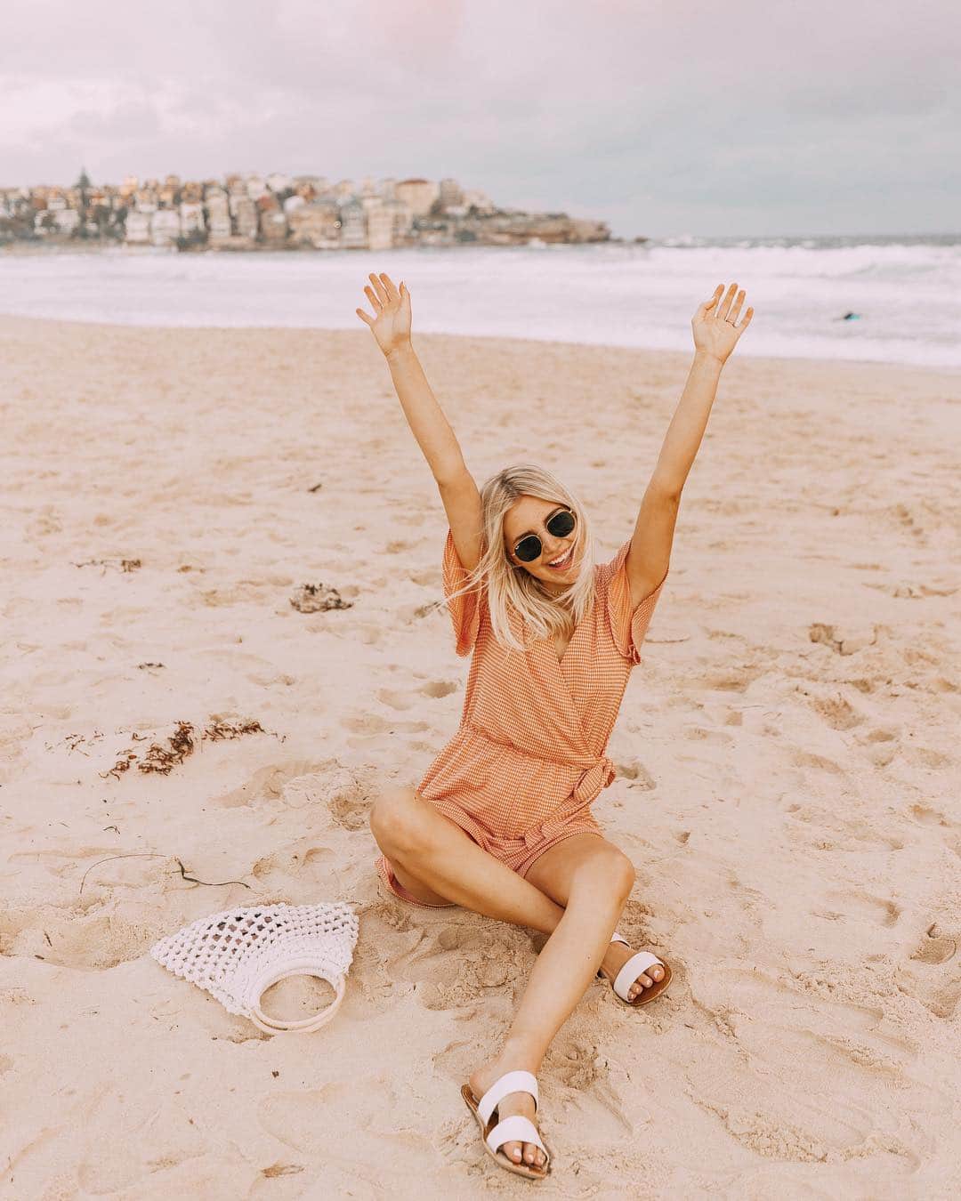 Aspyn Ovard Ferrisさんのインスタグラム写真 - (Aspyn Ovard FerrisInstagram)「Made it to Australia for the first time! We are spending the next week here and I can’t wait to explore a new country 💕 Wearing @lucaandgrae! #aspynovardpresets #lucaandgrae」3月16日 7時20分 - aspynovard