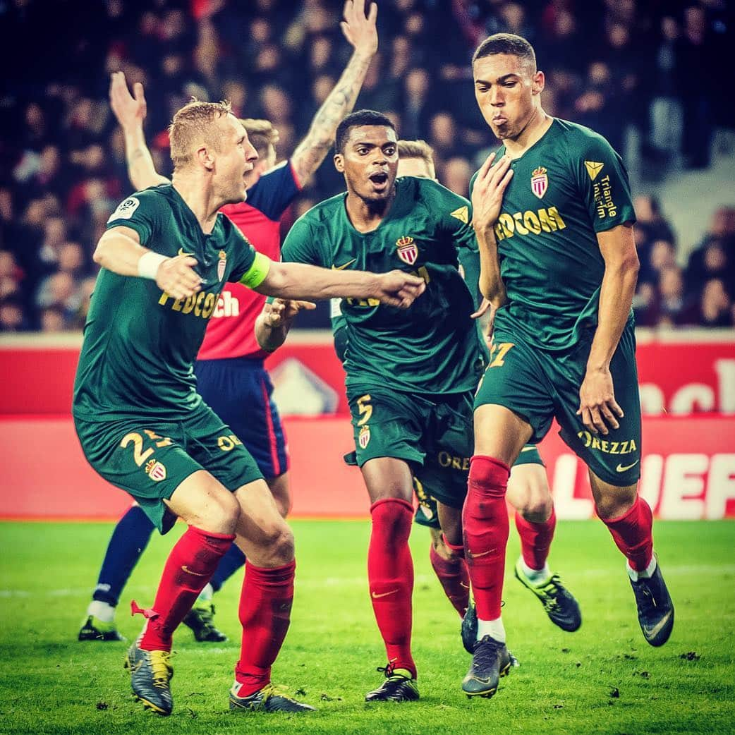 ASモナコさんのインスタグラム写真 - (ASモナコInstagram)「⚽️ @carlosvinicius95 👏👏👏 - - - - - Les 3⃣ points pour les Rouge et Blanc 👊 - 0⃣-1⃣ #LOSCASM」3月16日 7時34分 - asmonaco