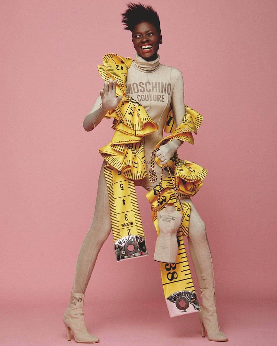 ジェレミー・スコットさんのインスタグラム写真 - (ジェレミー・スコットInstagram)「FASHION SHOULD BE FUN ! @darkskin_tosin IN @moschino 📷 BY @smiggi & STYLED BY @luca_falcioni_ FOR @wonderland 🎗🙋🏿‍♀️ 👄」3月16日 7時37分 - jeremyscott