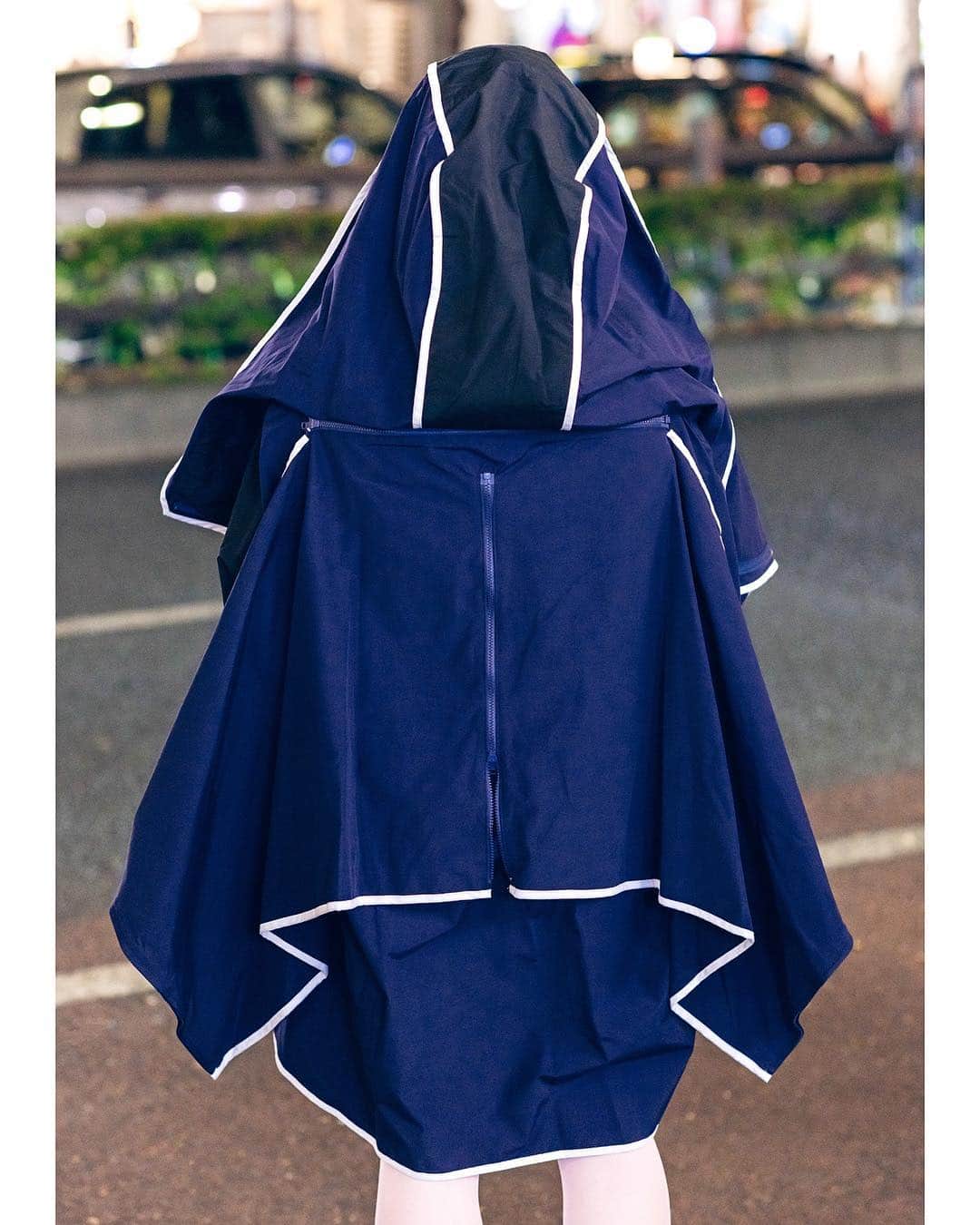 Harajuku Japanさんのインスタグラム写真 - (Harajuku JapanInstagram)「16-year-old Japanese student Kana (@3________2________2) on the street in Harajuku wearing a hooded coat by the futuristic Japanese fashion brand @KEMONO.Japan, a KEMONO stand collar dress, and Tokyo Bopper platform shoes.」3月15日 22時54分 - tokyofashion