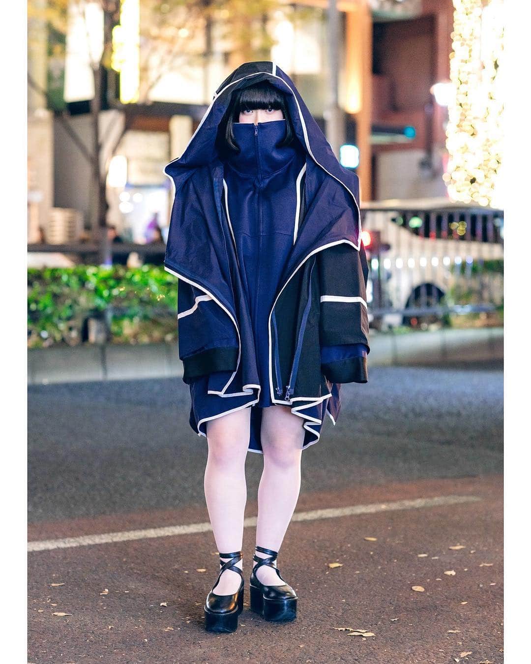 Harajuku Japanさんのインスタグラム写真 - (Harajuku JapanInstagram)「16-year-old Japanese student Kana (@3________2________2) on the street in Harajuku wearing a hooded coat by the futuristic Japanese fashion brand @KEMONO.Japan, a KEMONO stand collar dress, and Tokyo Bopper platform shoes.」3月15日 22時54分 - tokyofashion