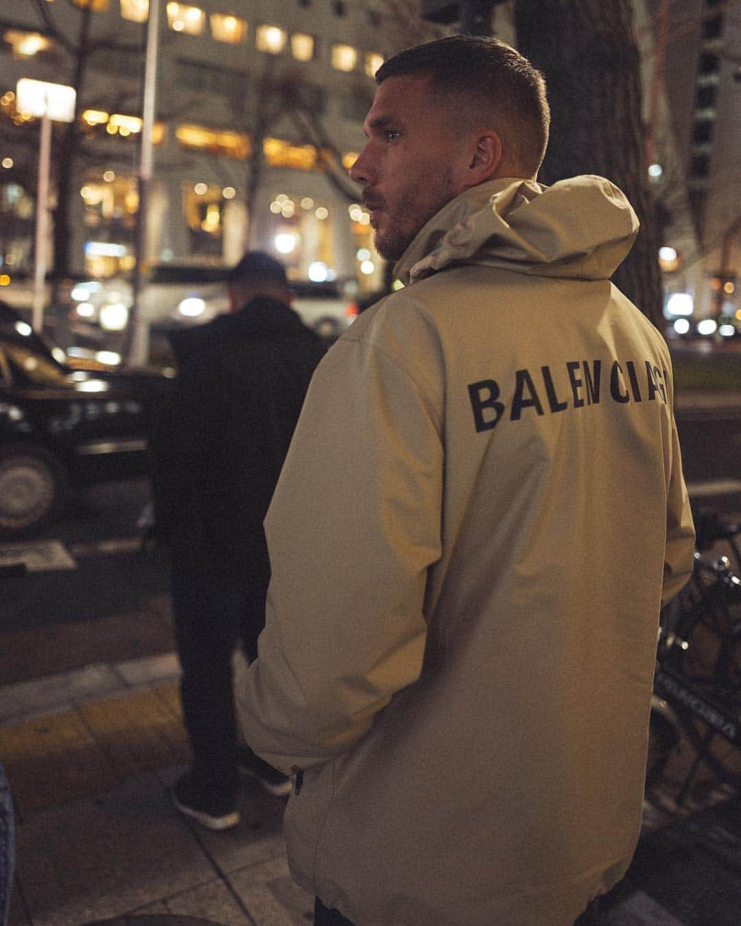 ルーカス・ポドルスキさんのインスタグラム写真 - (ルーカス・ポドルスキInstagram)「Night walk through Kobe 🇯🇵 #BeKobe」3月15日 23時01分 - lukaspodolski