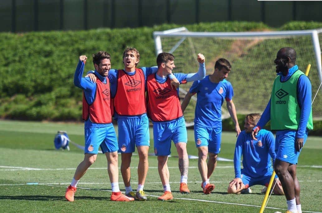 マルク・ムニエッサのインスタグラム：「Alegria🤪🤫 Sorry @ppons17 @aleixgarcia97 @doumbia.seydou 🤣🤣」