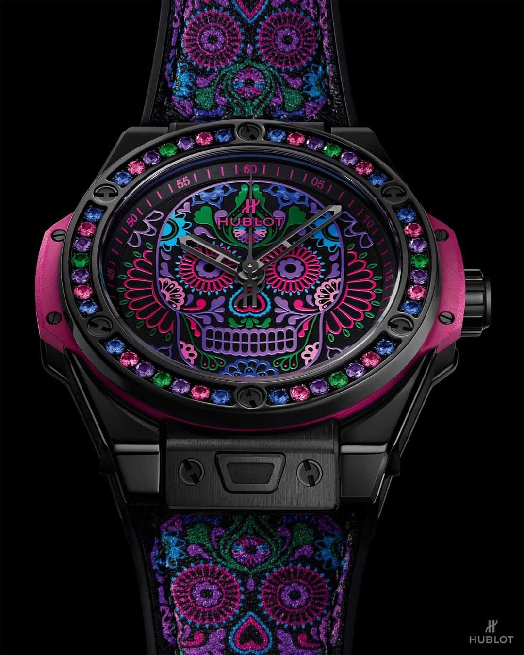 のインスタグラム：「A sophisticated Sugar Skull tattooed on your wrist. Fall for our Big Bang One Click Calavera available in 39 mm.」