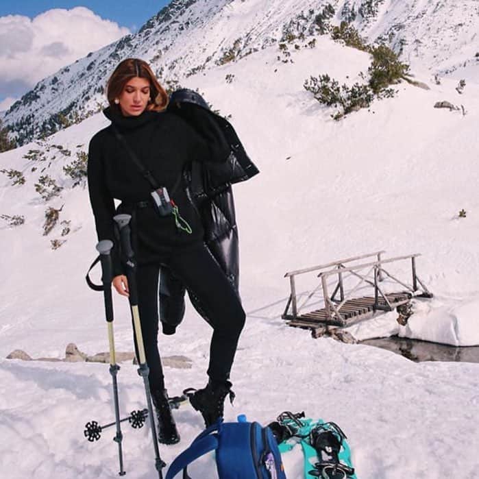 のインスタグラム：「Gorgeous stylist @laurakubrusly warmed up by her Tatras #downjacket ❄️ #TatrasOfficial #TatrasPeople  tatras.it ____________ #fashion #stylist #puffer #fashiongram #instafashion #fashionigers #influencer #babe #tatras」