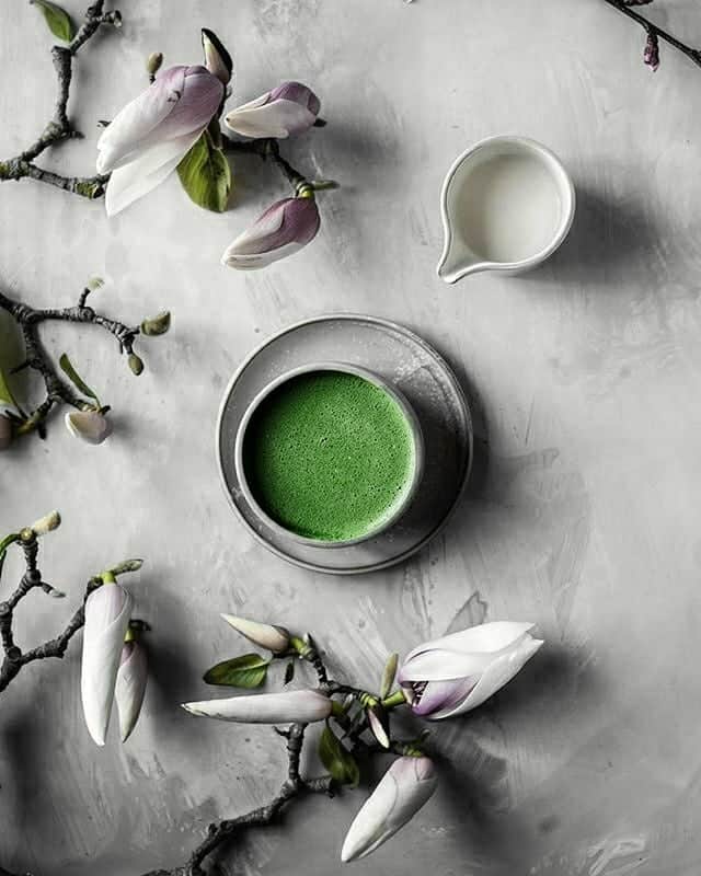 Matchæologist®さんのインスタグラム写真 - (Matchæologist®Instagram)「🙋Hands up if you are loving 💚 the minimalist aesthetic and this gorgeous looking #Matcha #Latte! Thanks to @ful.filled for this stunning shot! 🌿 . Our Meiko™ matcha is an ideal matcha grade for matcha-based drinks (Matcha Lattes / Cappuccinos / Matcha Macchiato / Frappés). 🍃 It offers the perfect balance between beautifully vibrant green colour and the robustness of the matcha flavour required to 🙏 shine through the milk. . 😍 Taste the purest of the pure, and join us in discovering your #MatchaRitual with us today! ⭐️ . 👉 Click the link in our bio @Matchaeologist . Matchæologist® #Matchaeologist Matchaeologist.com」3月15日 23時12分 - matchaeologist
