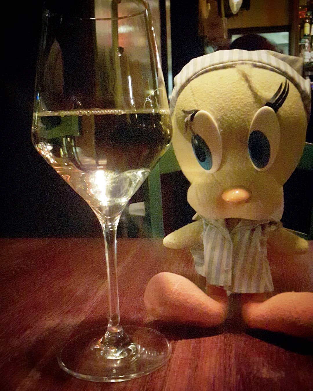 Little Yellow Birdさんのインスタグラム写真 - (Little Yellow BirdInstagram)「It's Friday!! Cheers, everyone!! #littleyellowbird #tweety #tweetykweelapis #adventures #yellow #bird #weekend #friday #fridaynight #tgif #happyhour #whitewine #wine #drinks #cheers #proost #fun #stuffedanimalsofinstagram #plushiesofinstagram」3月15日 23時23分 - tweetykweelapis