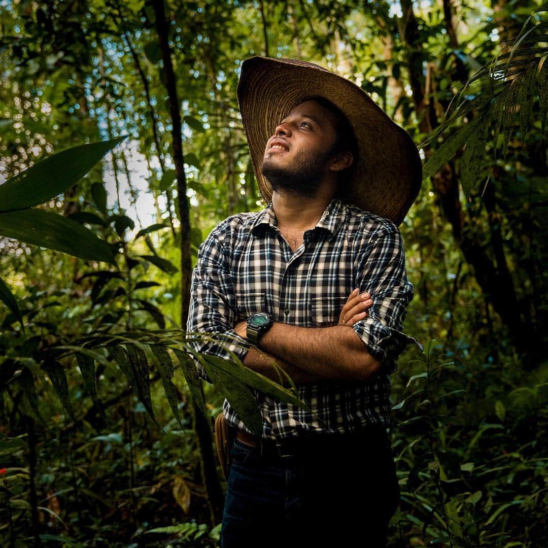 LUSH Cosmeticsさんのインスタグラム写真 - (LUSH CosmeticsInstagram)「Meet Berner! He's the manager of our regenerative agroforestry project in Guatemala where we grow sustainable, organic ingredients to put in our products. He's currently studying to get his masters in agriculture and forestry with an emphasis on conservation - the perfect fit for one of our most sustainable projects yet! Expect beautiful, fresh, fair trade ingredients like cocoa butter, vanilla, coconut oil and avocados from this farm to show up in your favorite Lush products in the next two to four years. #EthicalBuying 🌳✨💕」3月15日 23時19分 - lushcosmetics
